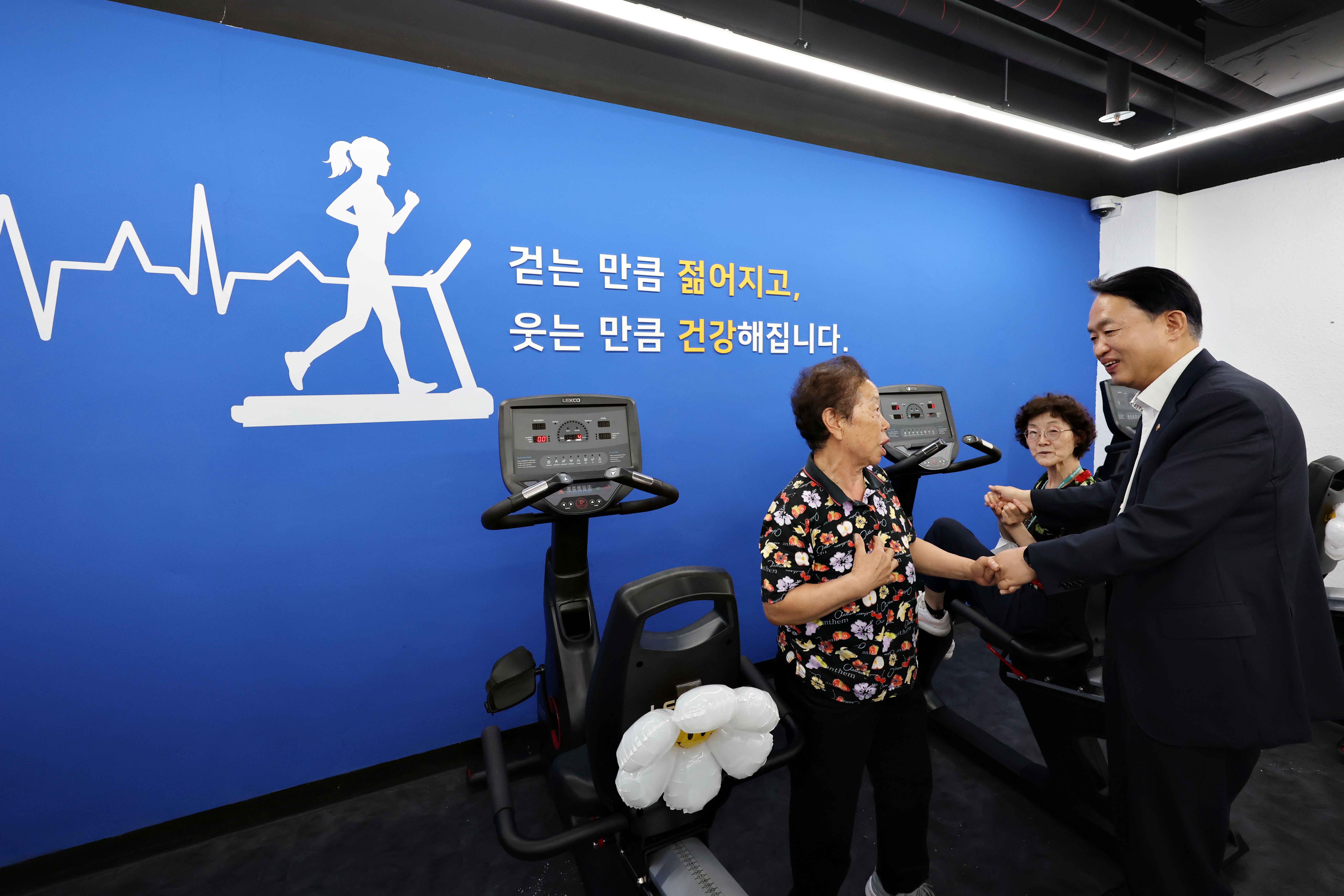 20250703_동구노인복지관_환경개선_현장라운딩3.jpg 이미지