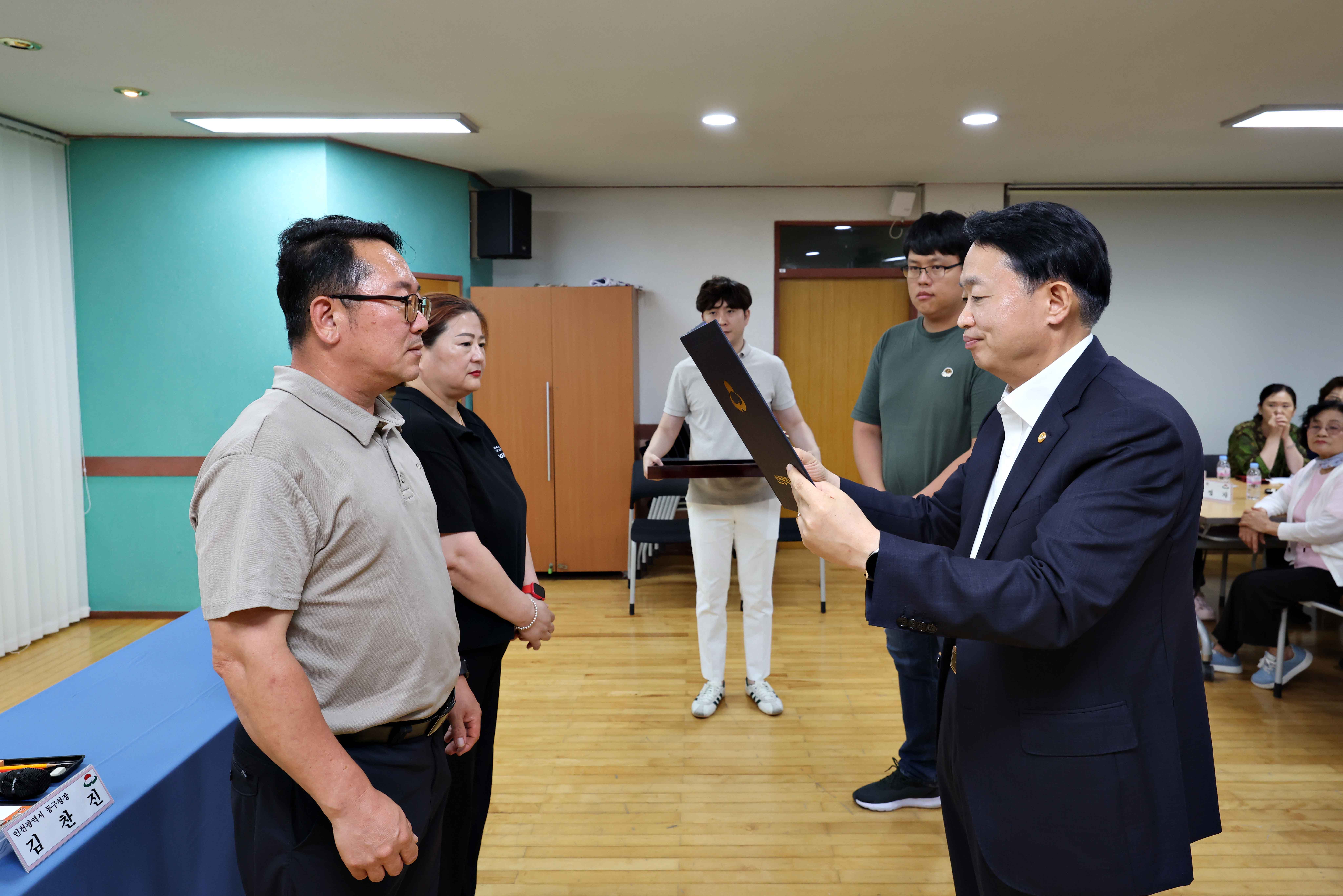 20250703_송현3동_주민자치회_3기_추가위원_위촉식3.jpg 이미지