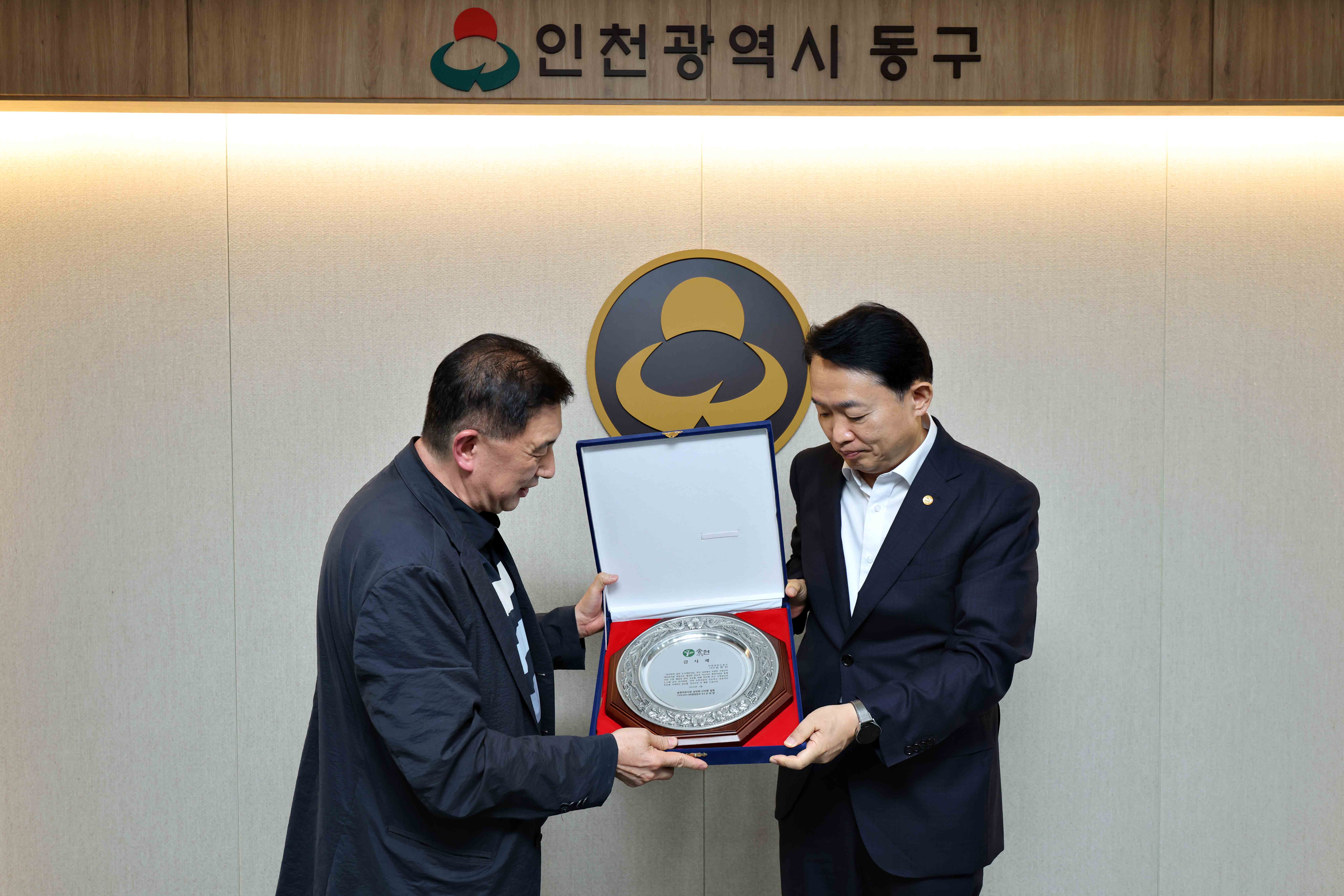 20250704_동인천역_일원_도시개발사업_감사패_전달식3.jpg 이미지