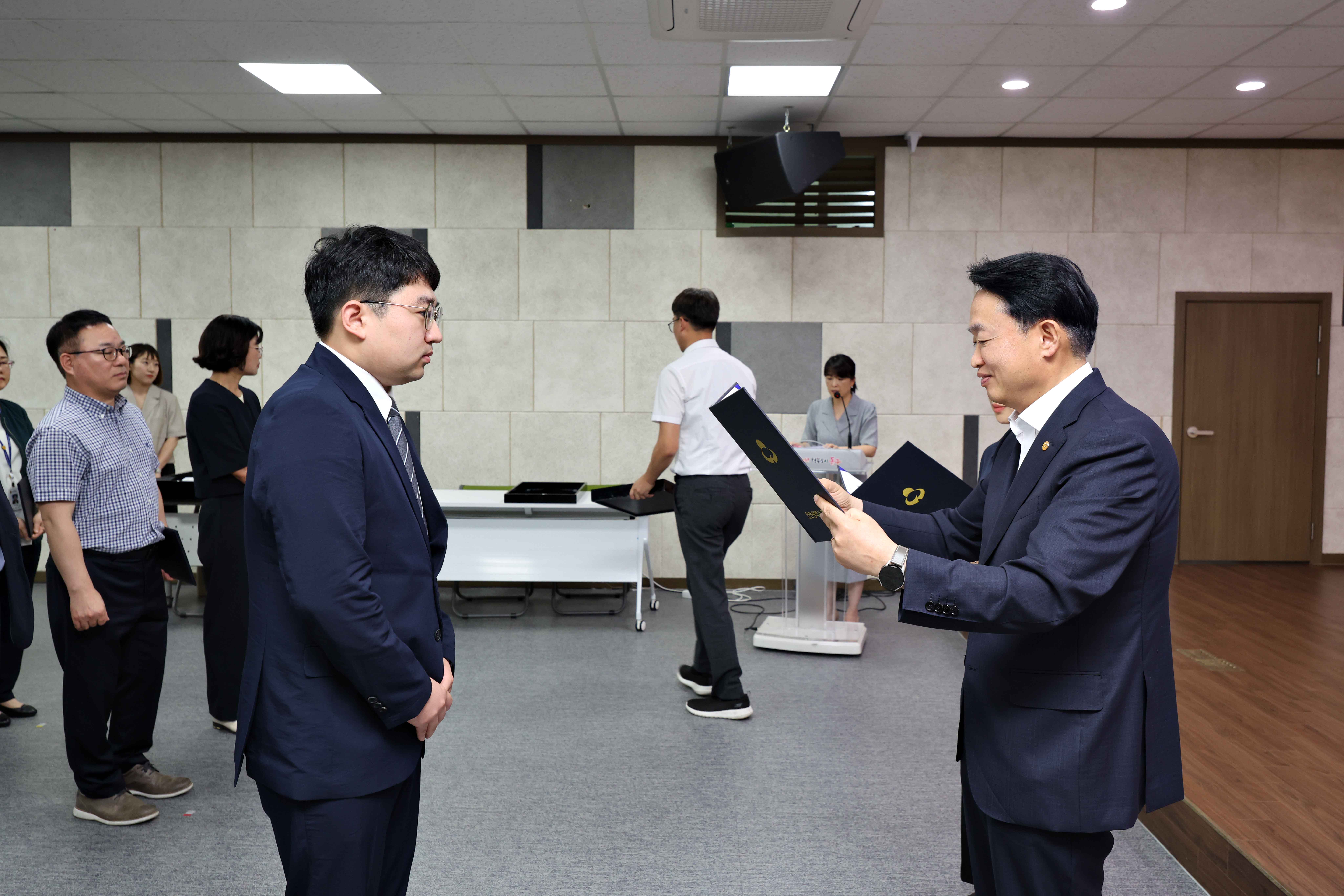 20250704_임용장_수여식12.jpg 이미지