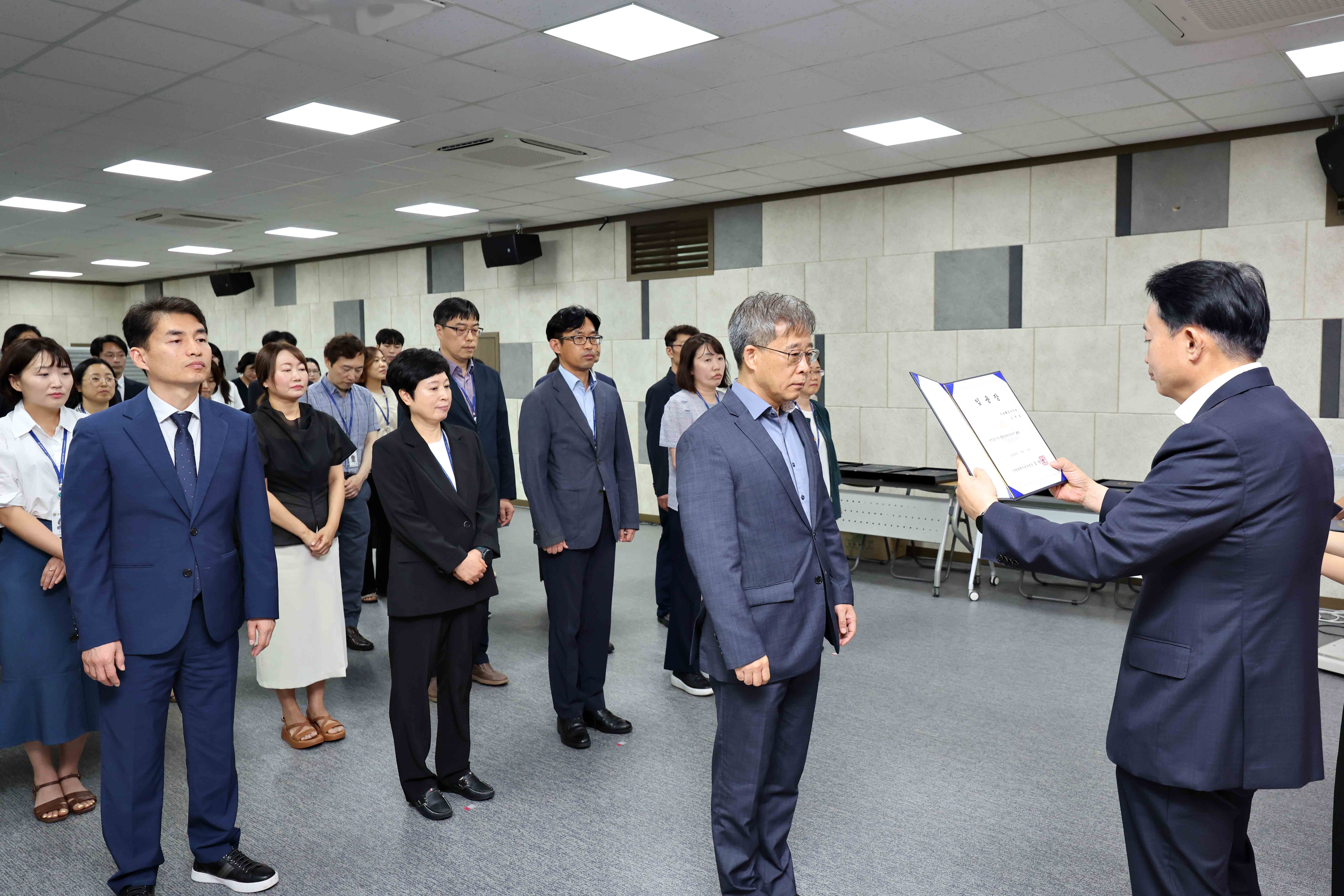 20250704_임용장_수여식4.jpg 이미지