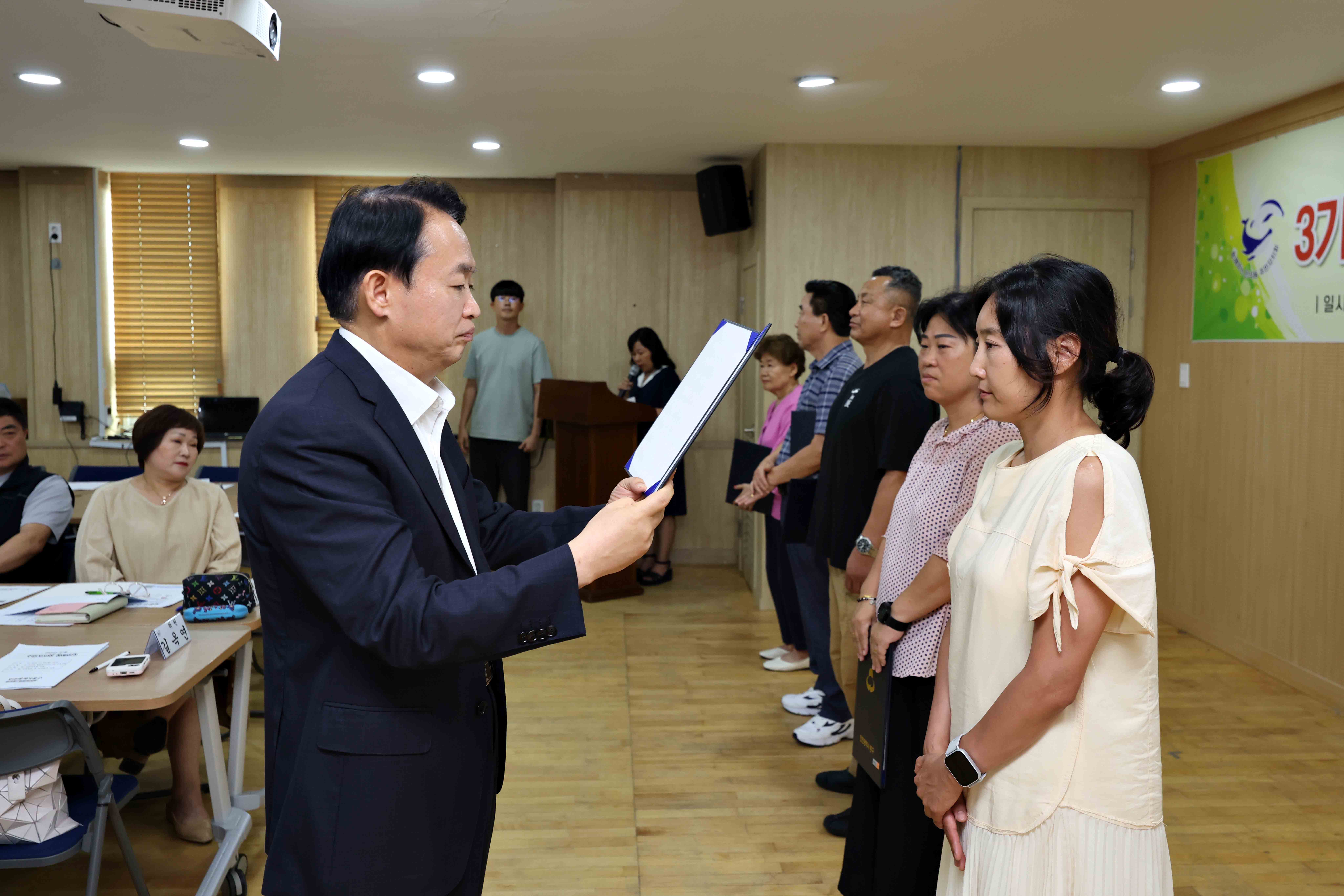 20250708_만석동_주민자치회_3기_추가위원_위촉식6.jpg 이미지