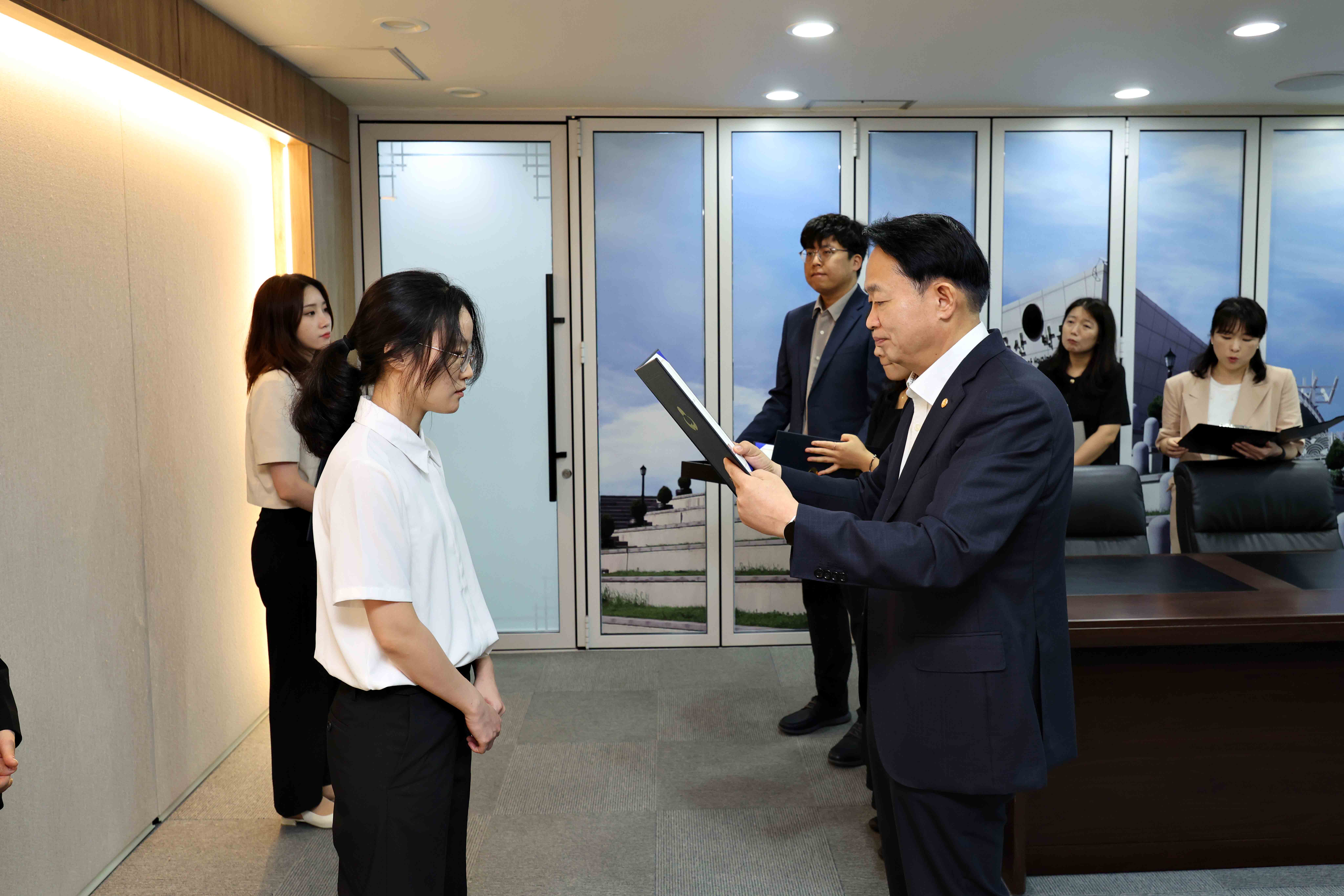 20250714_임용장_수여식3.jpg 이미지