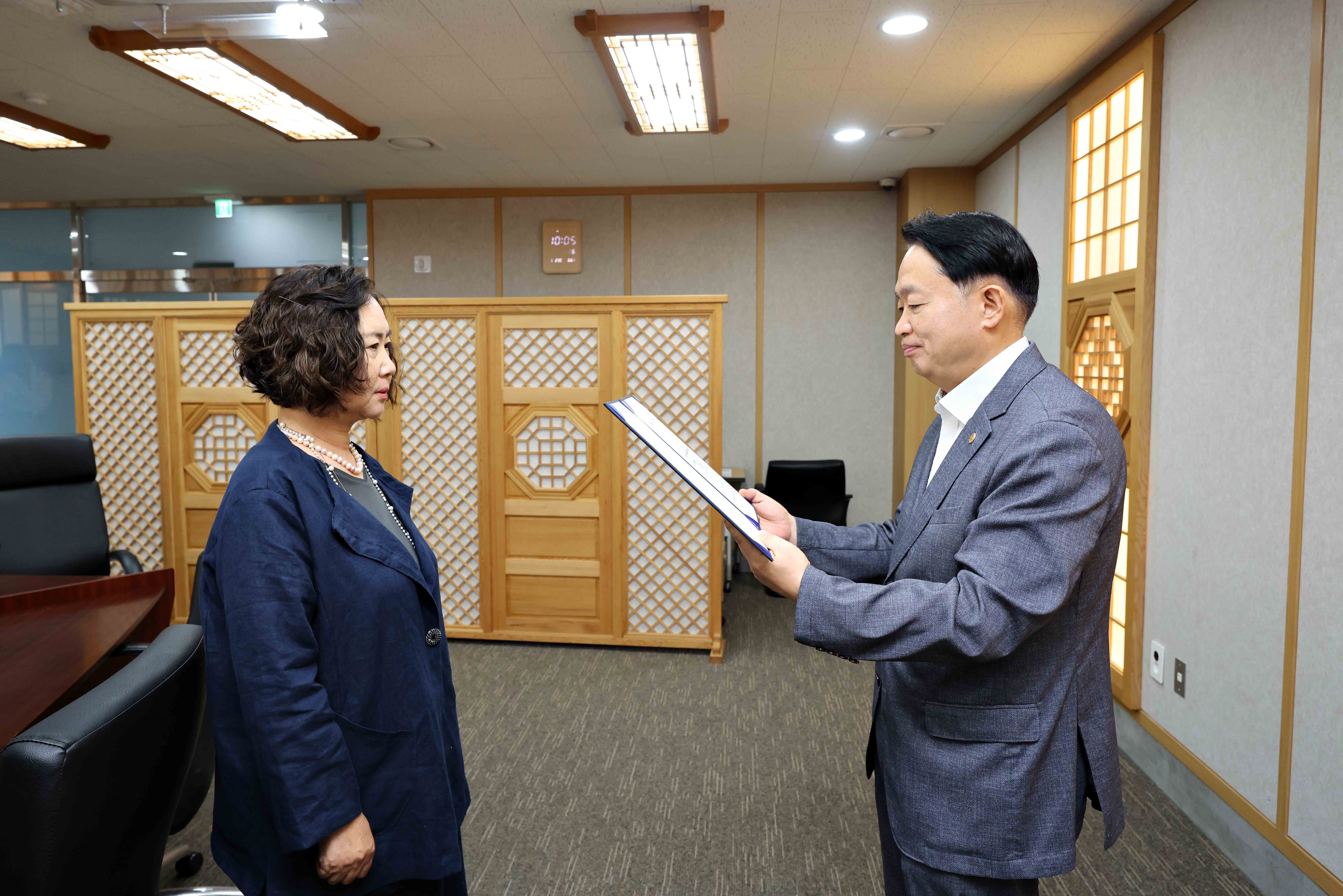 20250826_동구_정책특별보좌관_위촉식_및_정기_회의6.jpg 이미지