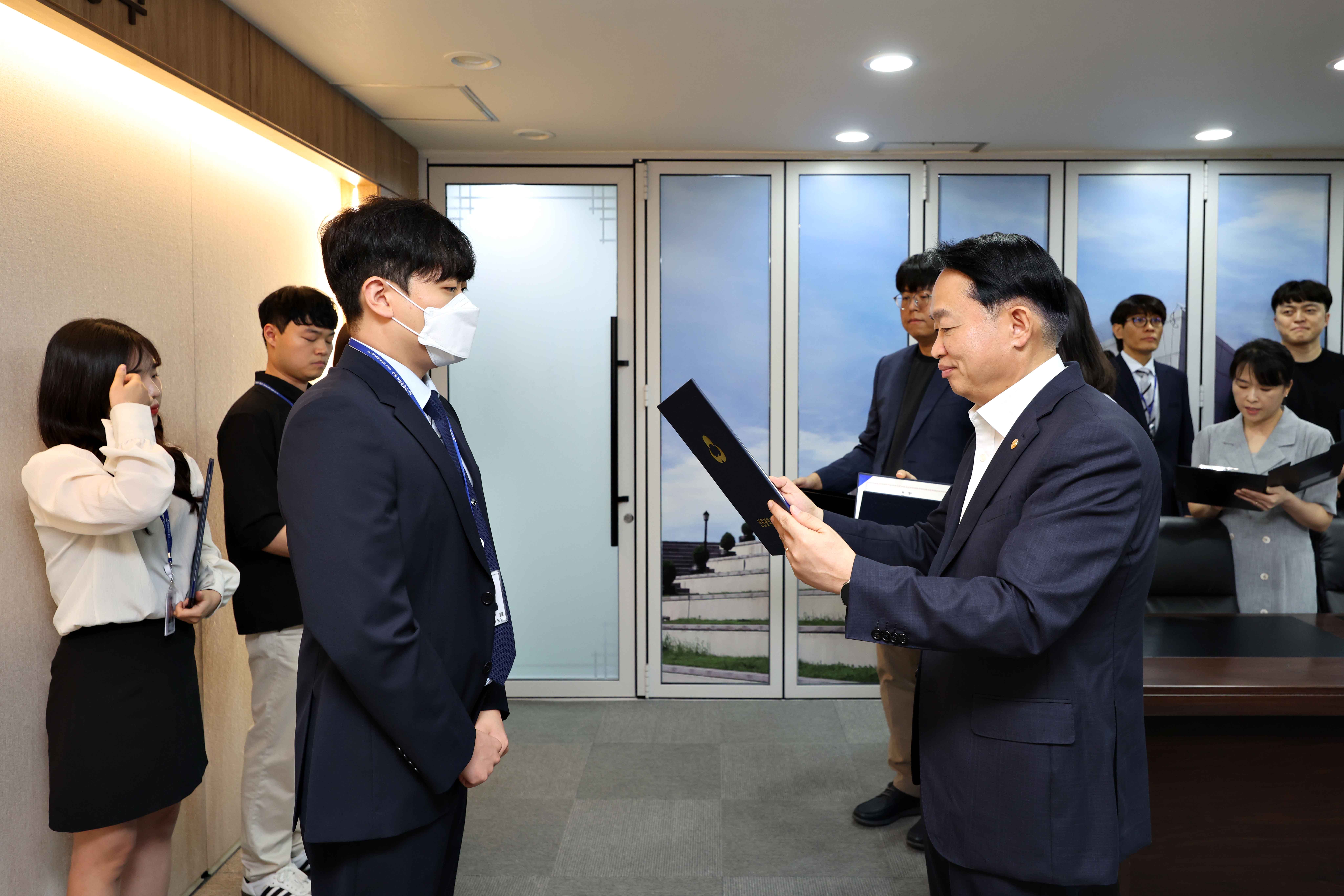20250829_임용장_수여식10.jpg 이미지