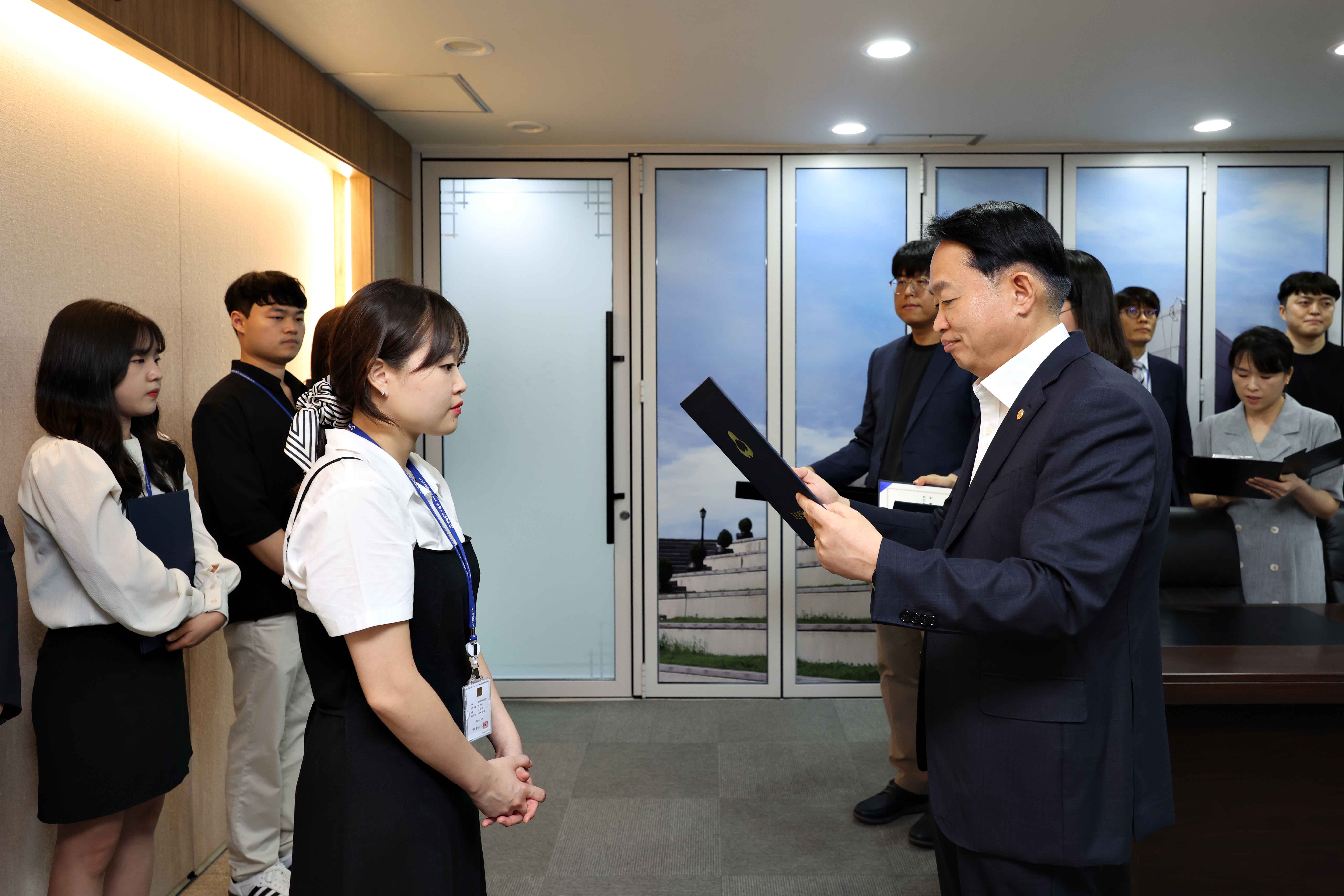 20250829_임용장_수여식11.jpg 이미지
