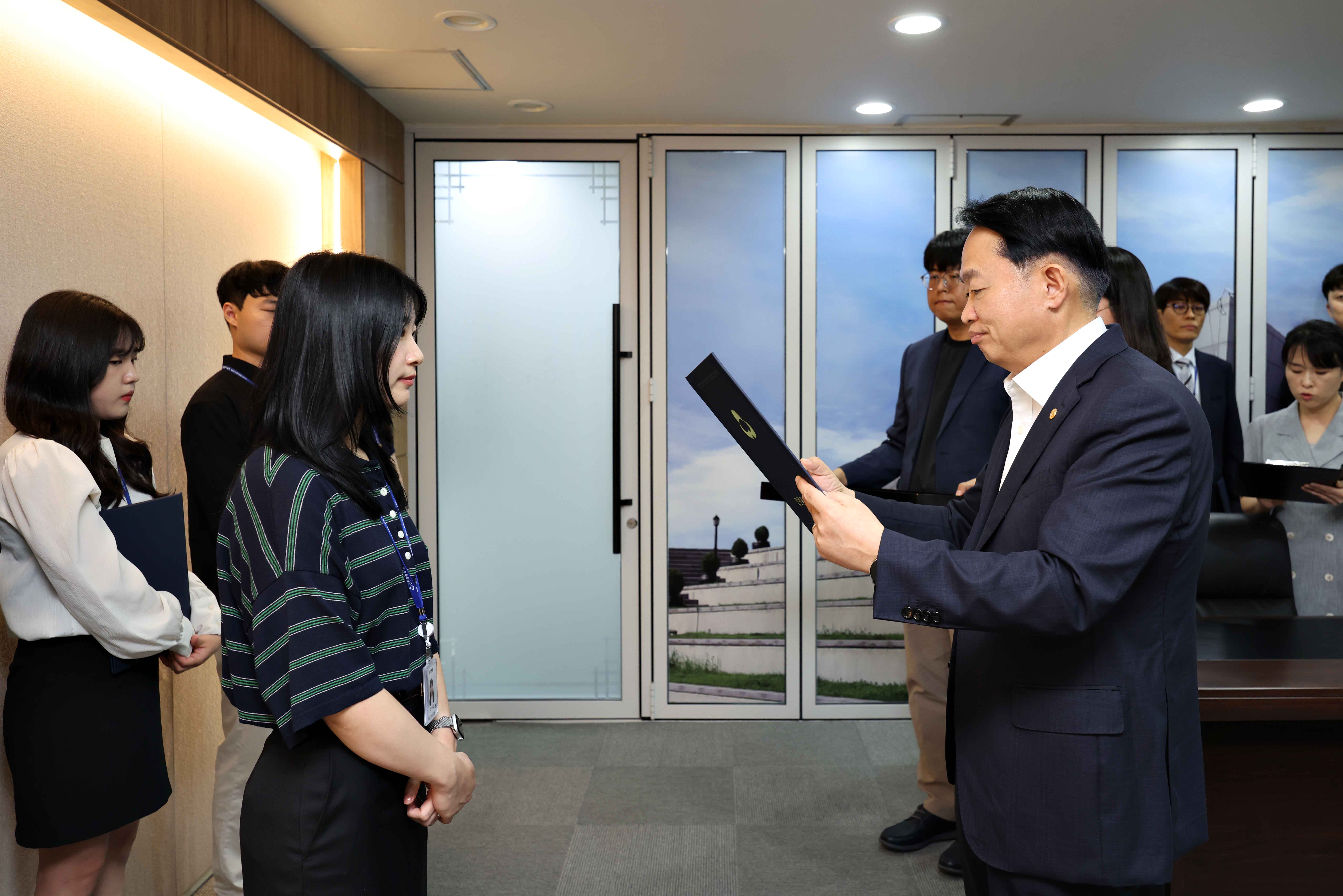 20250829_임용장_수여식12.jpg 이미지
