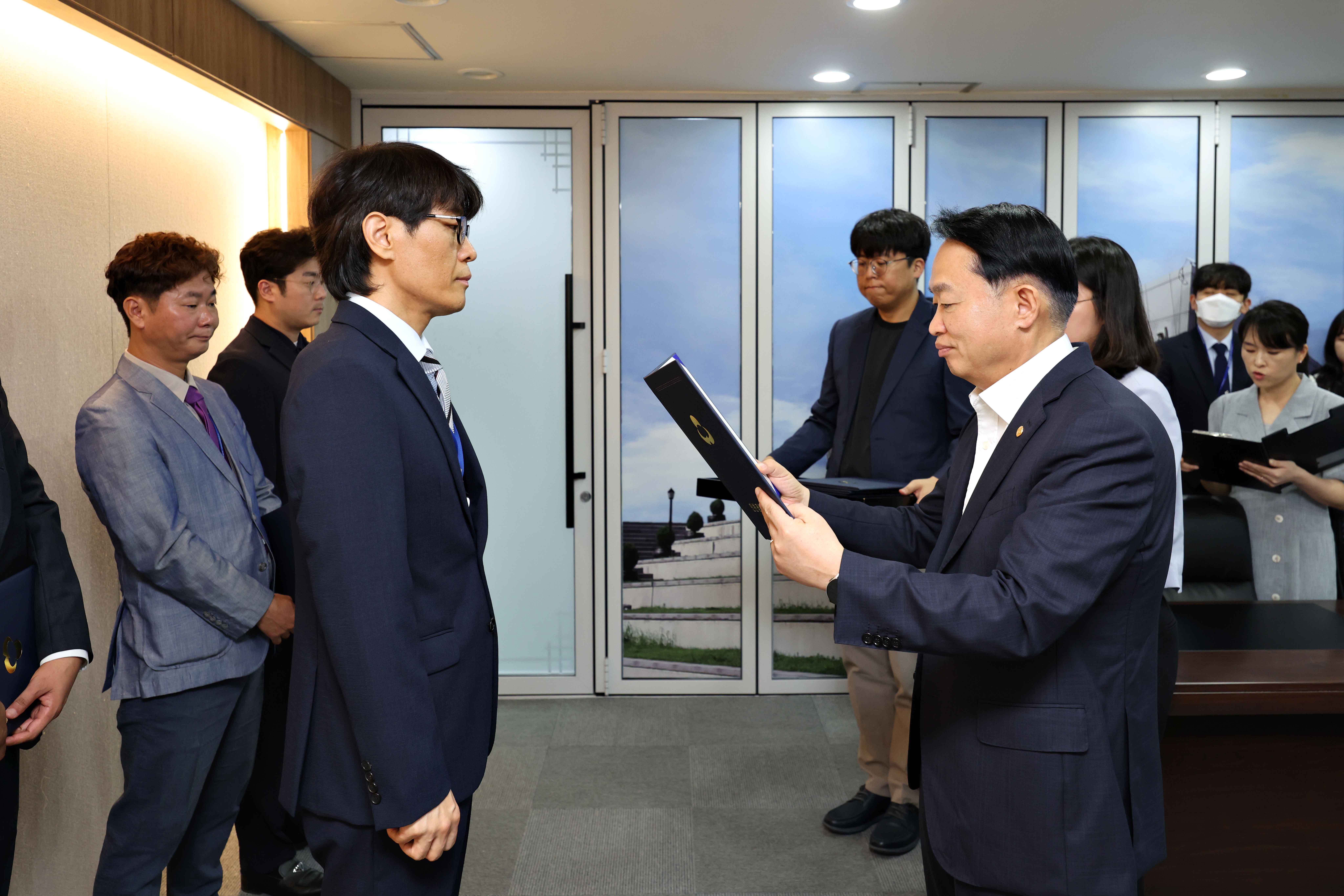 20250829_임용장_수여식6.jpg 이미지