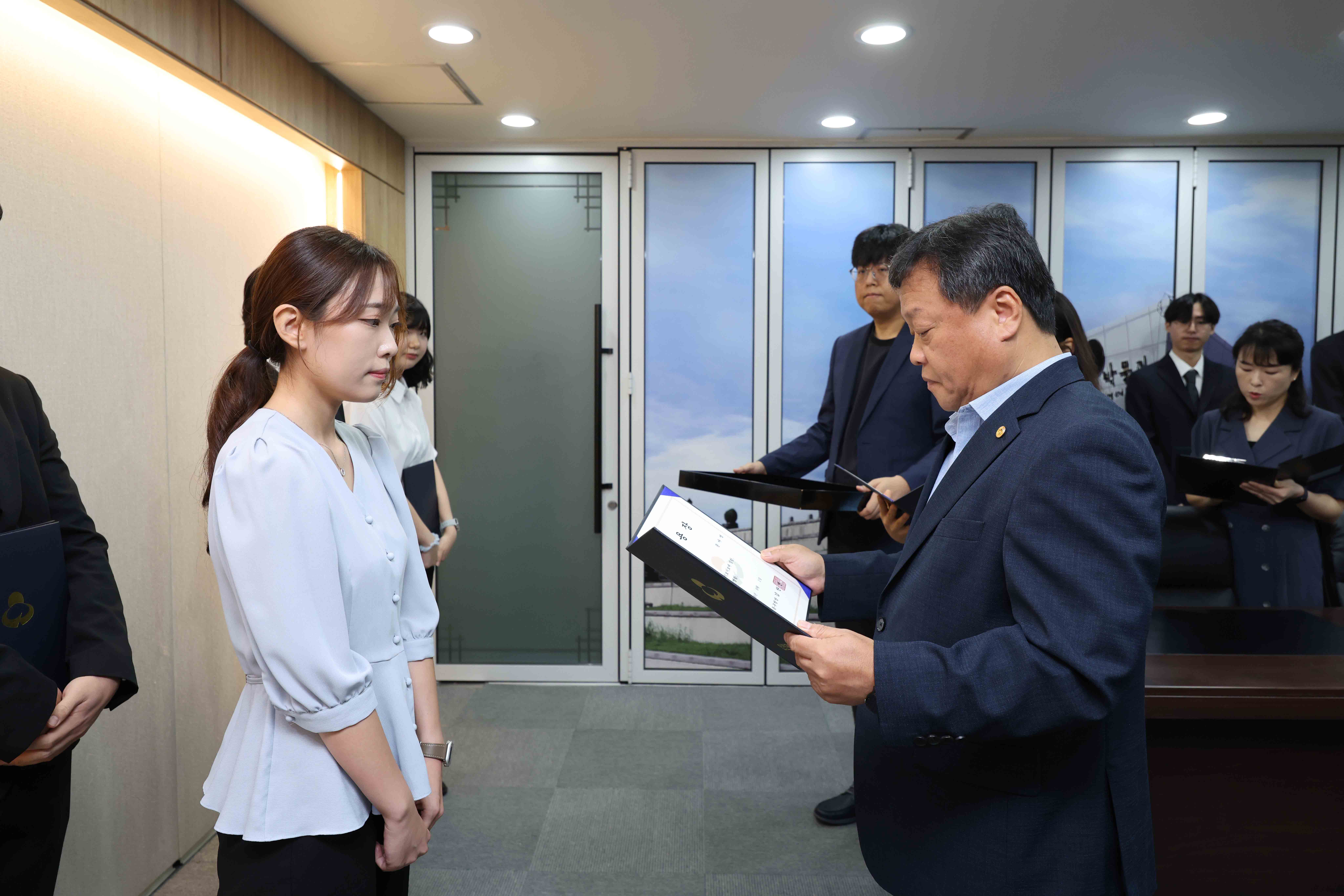 20250901_임용장_수여식10.jpg 이미지