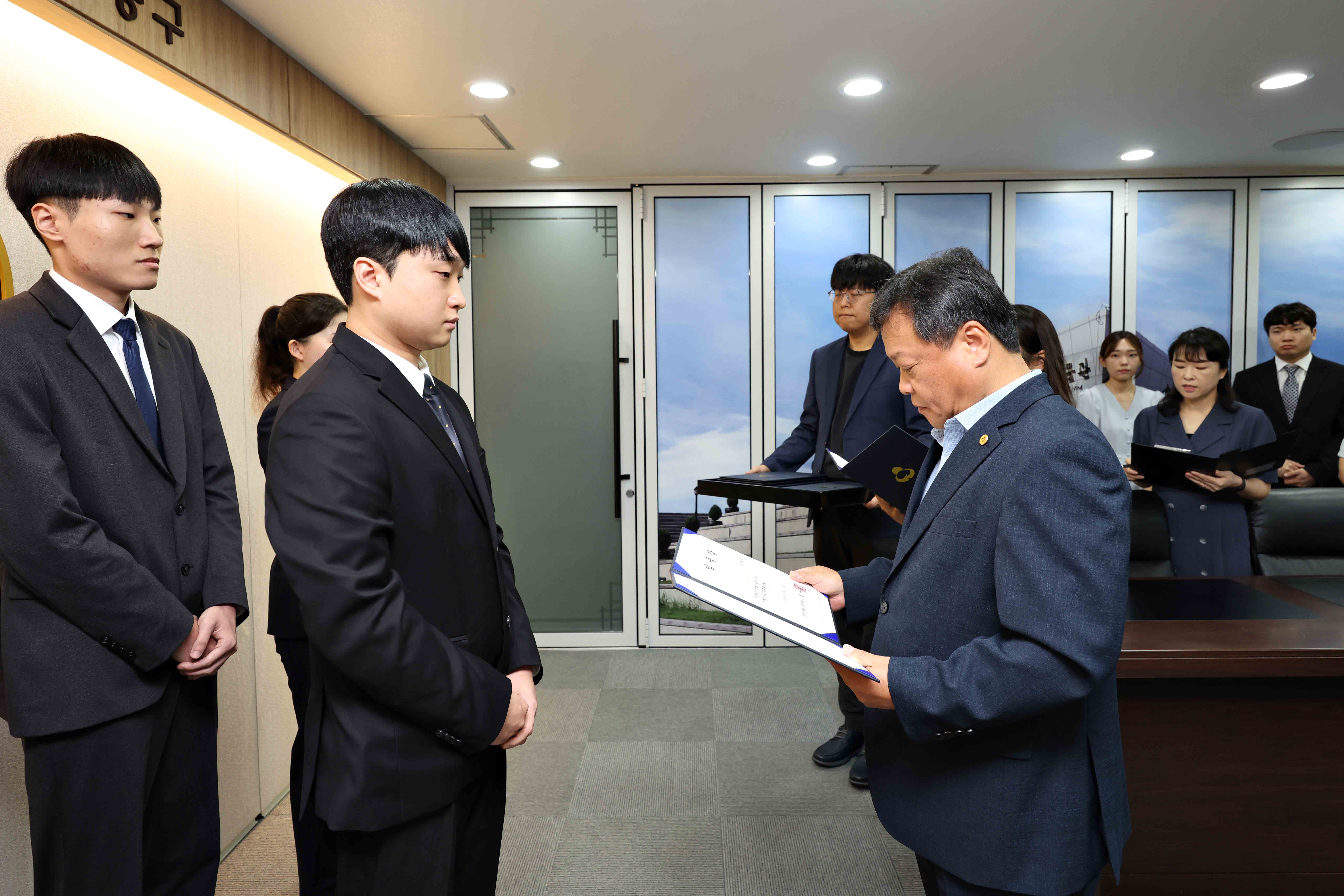 20250901_임용장_수여식2.jpg 이미지