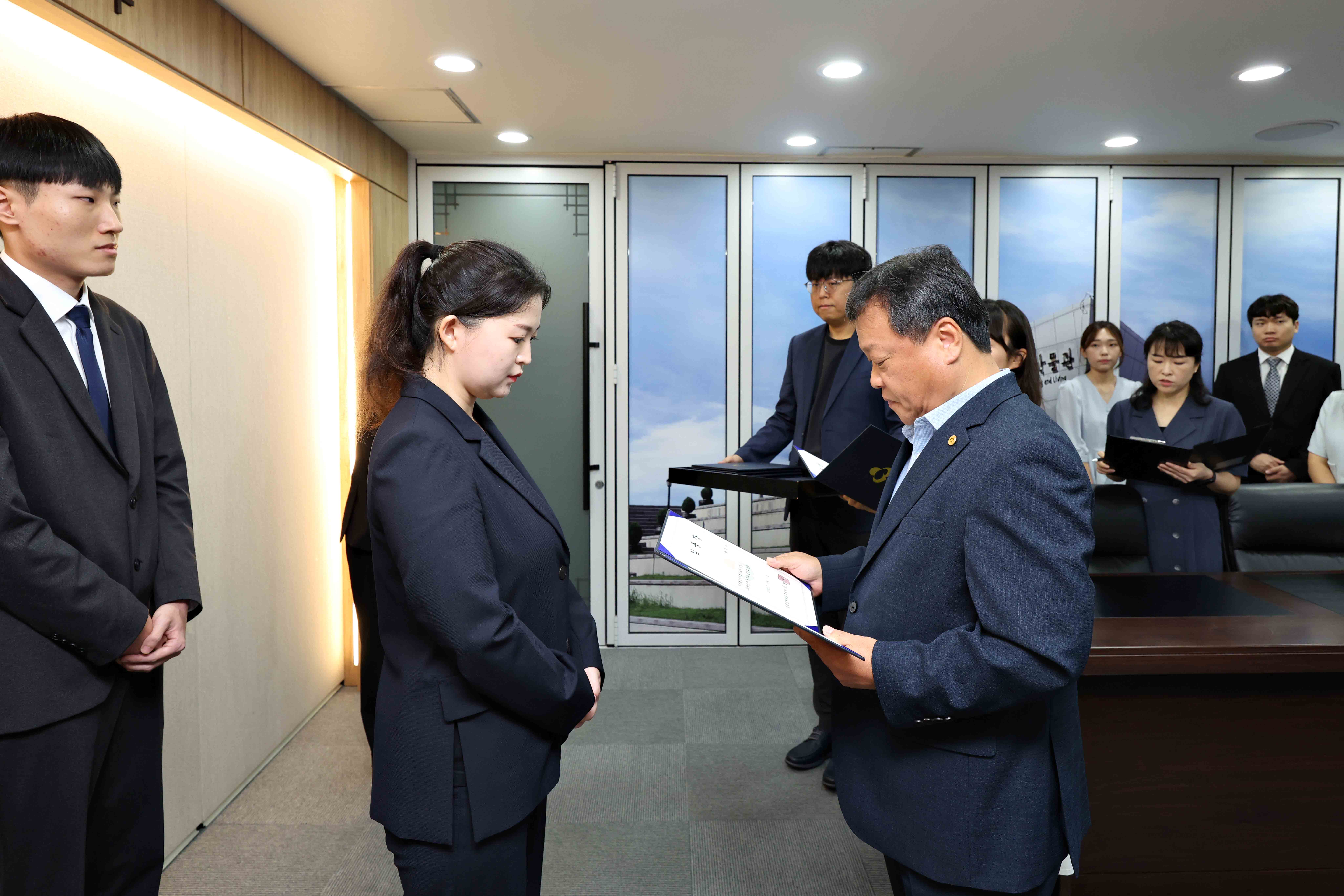 20250901_임용장_수여식3.jpg 이미지