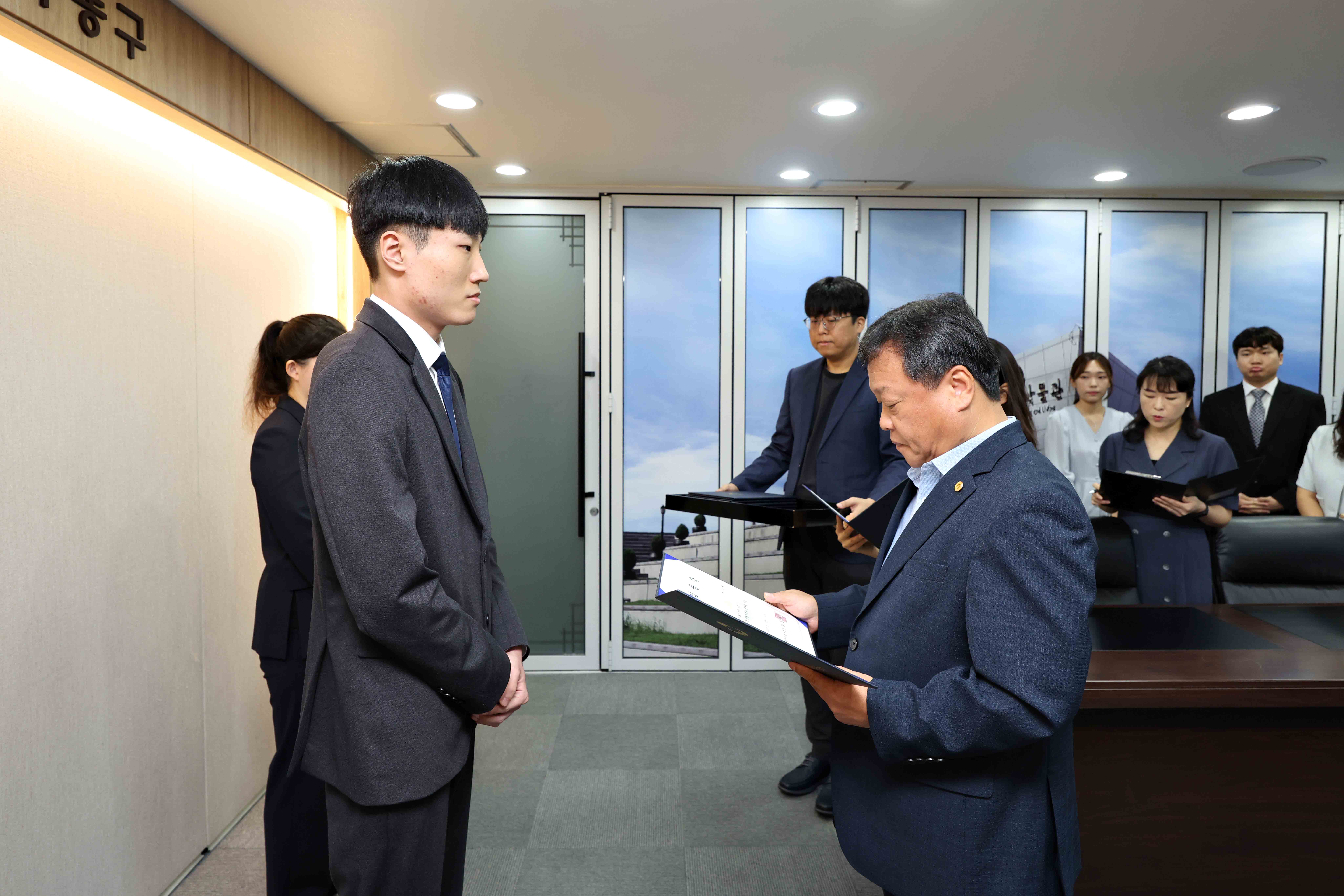 20250901_임용장_수여식4.jpg 이미지