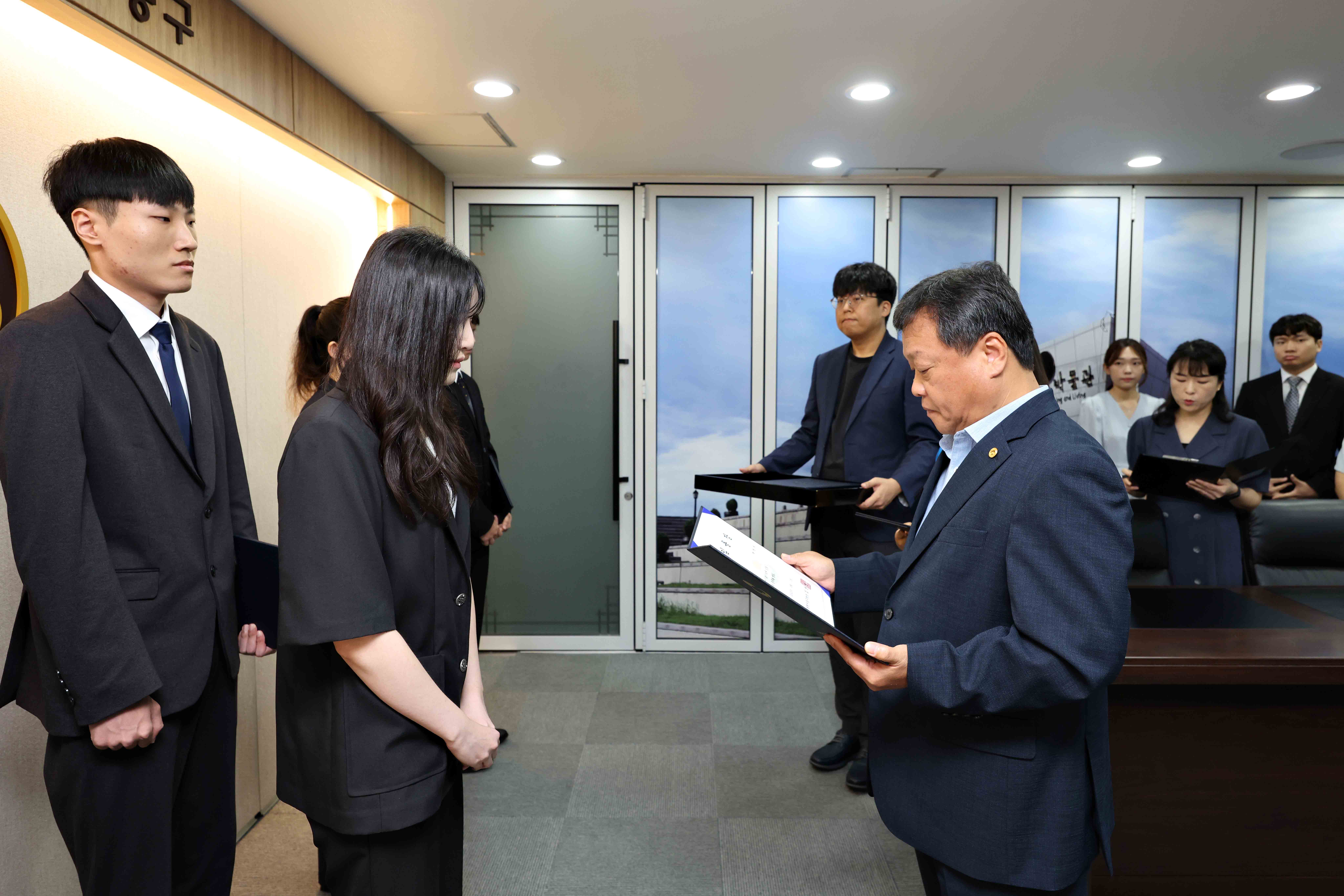 20250901_임용장_수여식6.jpg 이미지