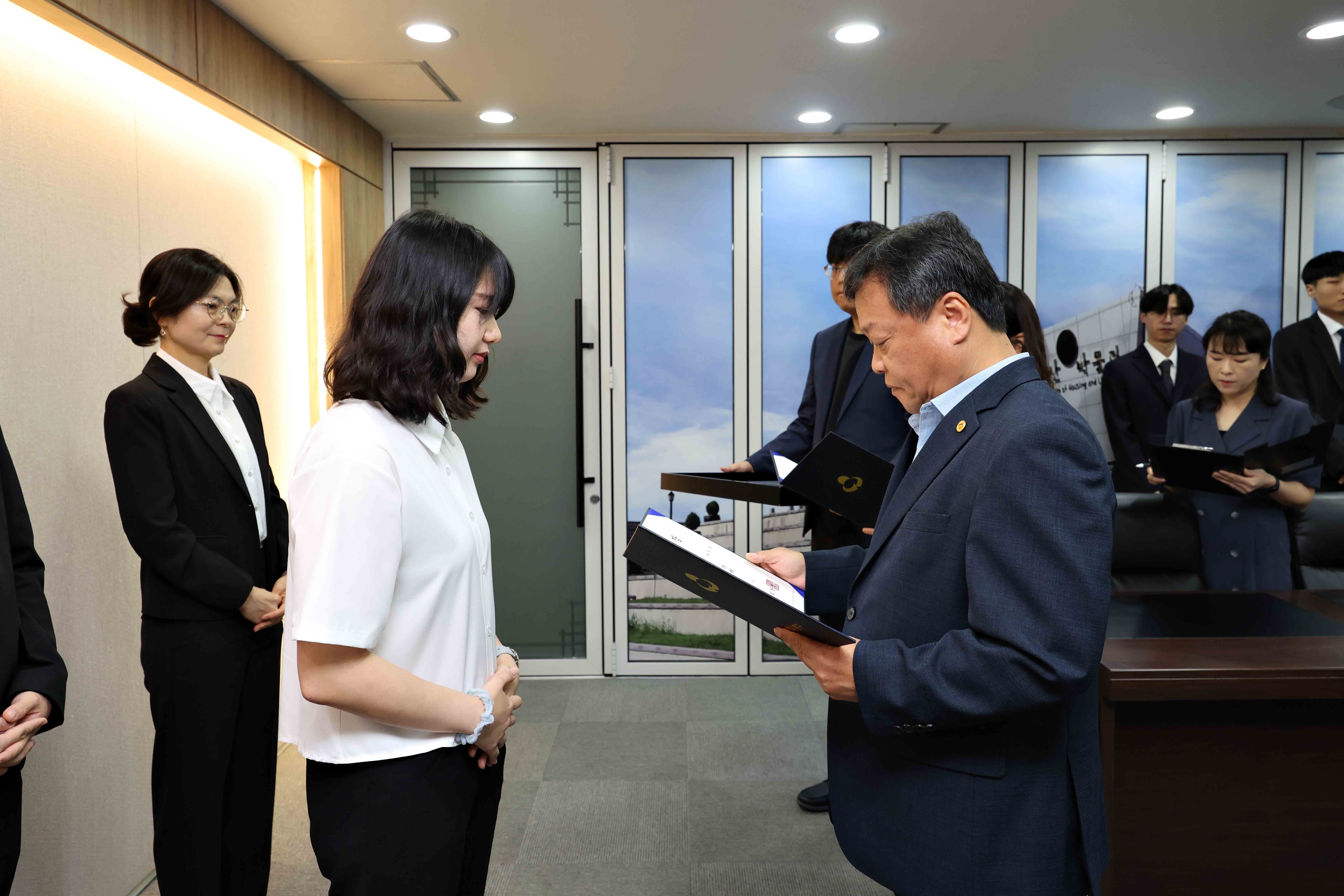 20250901_임용장_수여식7.jpg 이미지