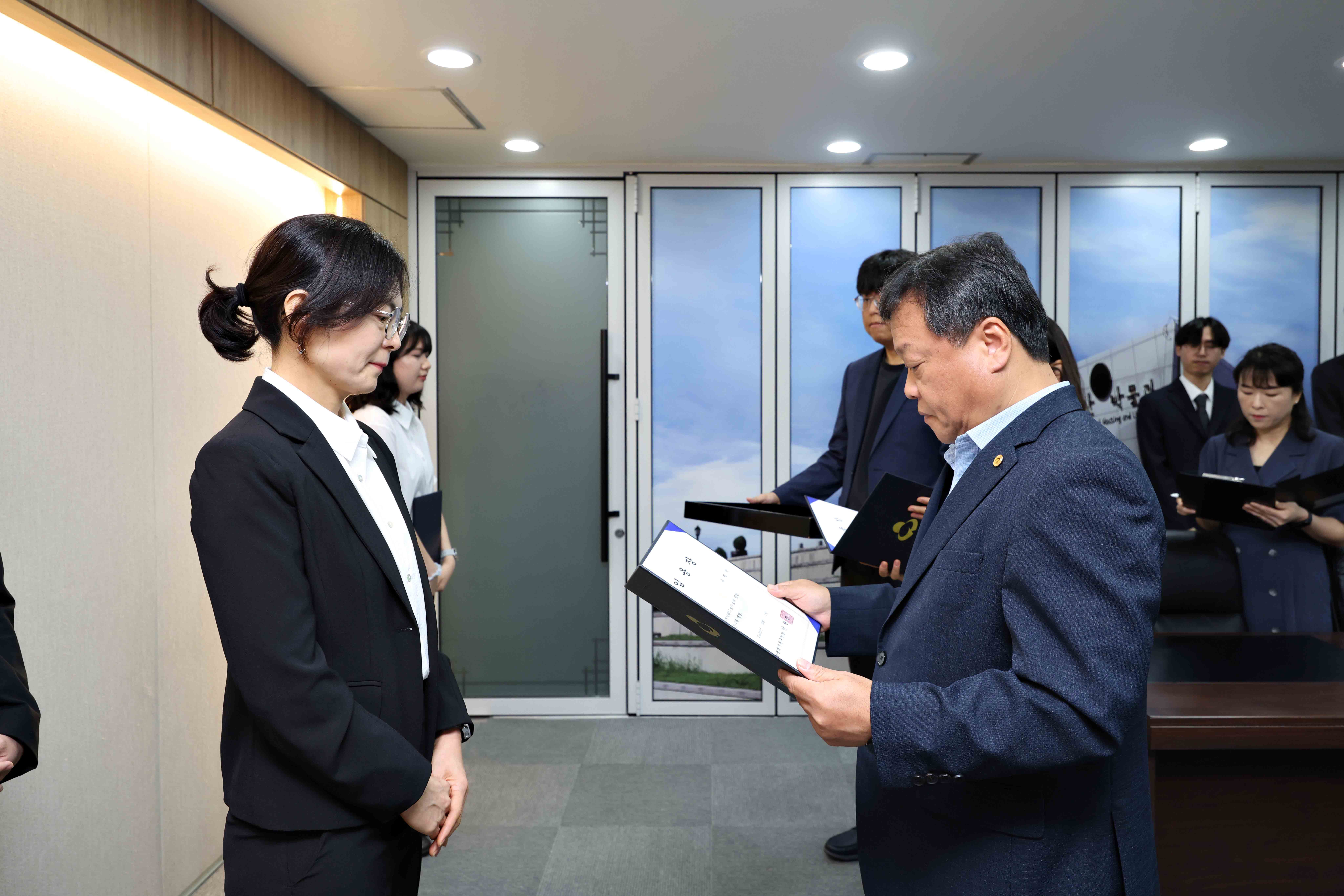 20250901_임용장_수여식8.jpg 이미지
