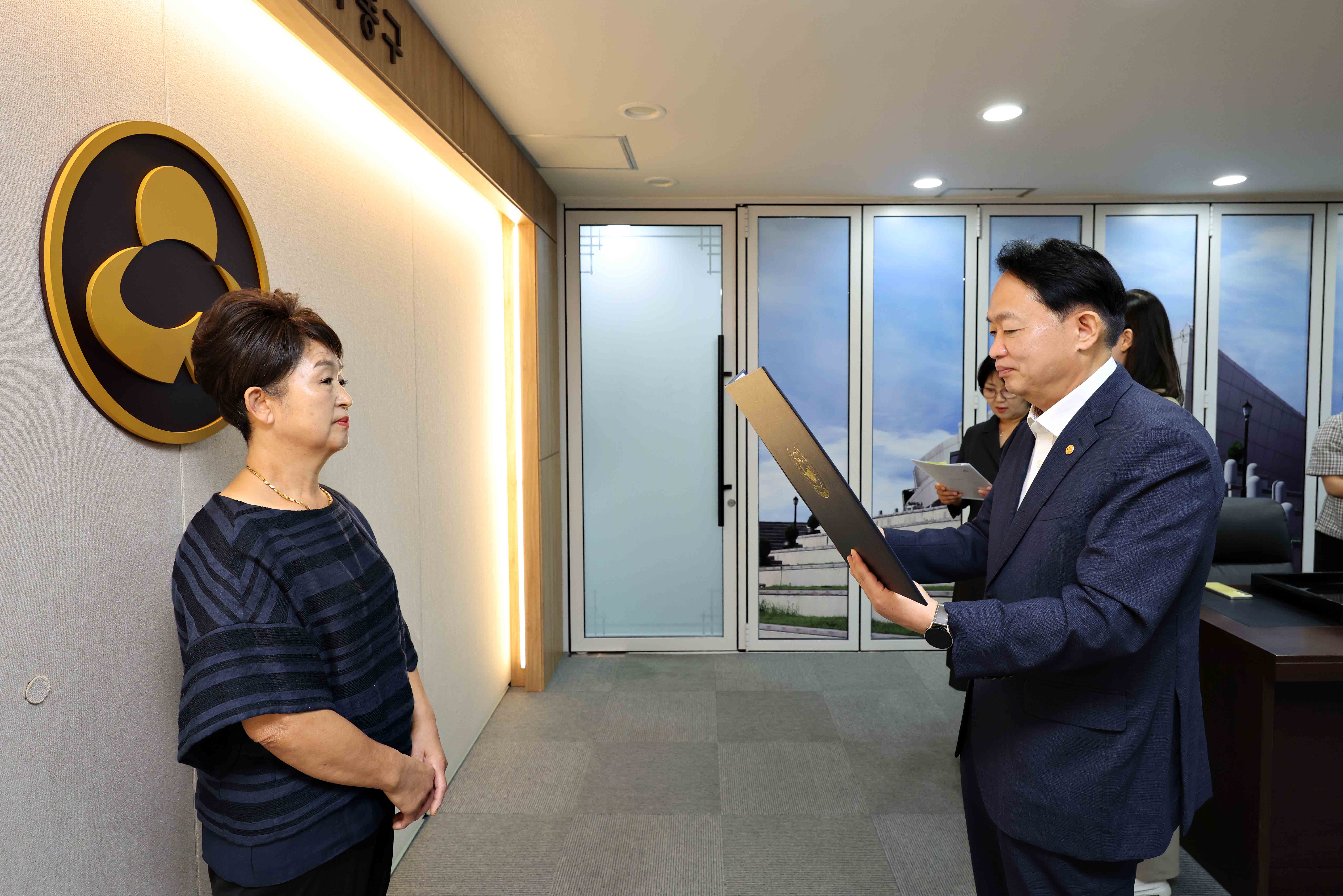 20250919_금성화랑_무공훈장_훈장증_전수2.jpg 이미지