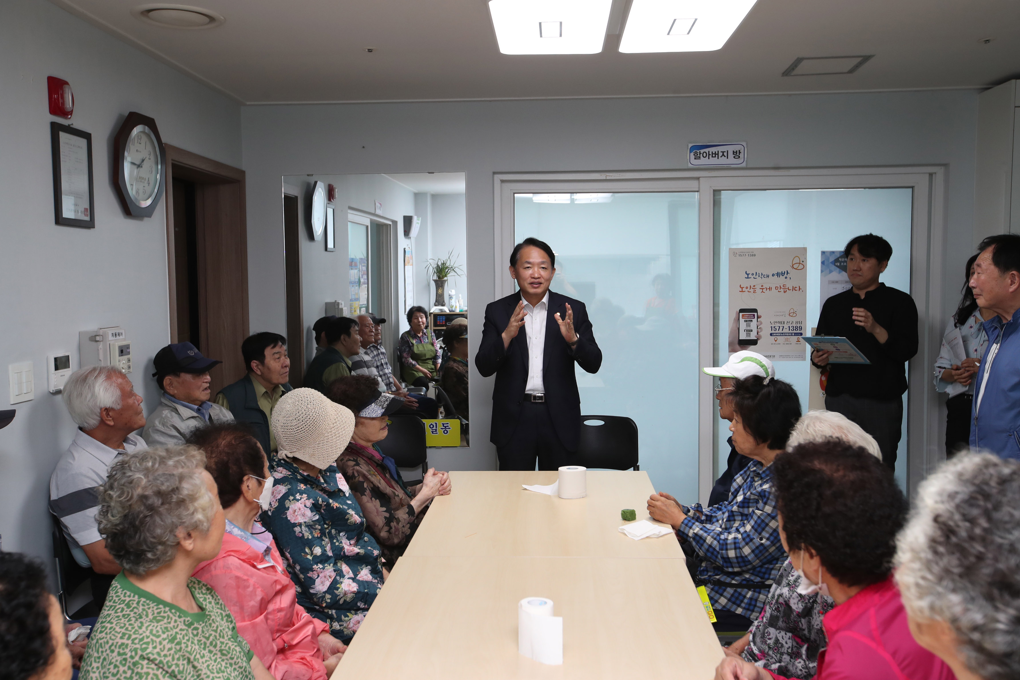 20250929_추석맞이_경로당_방문-5.jpg 이미지