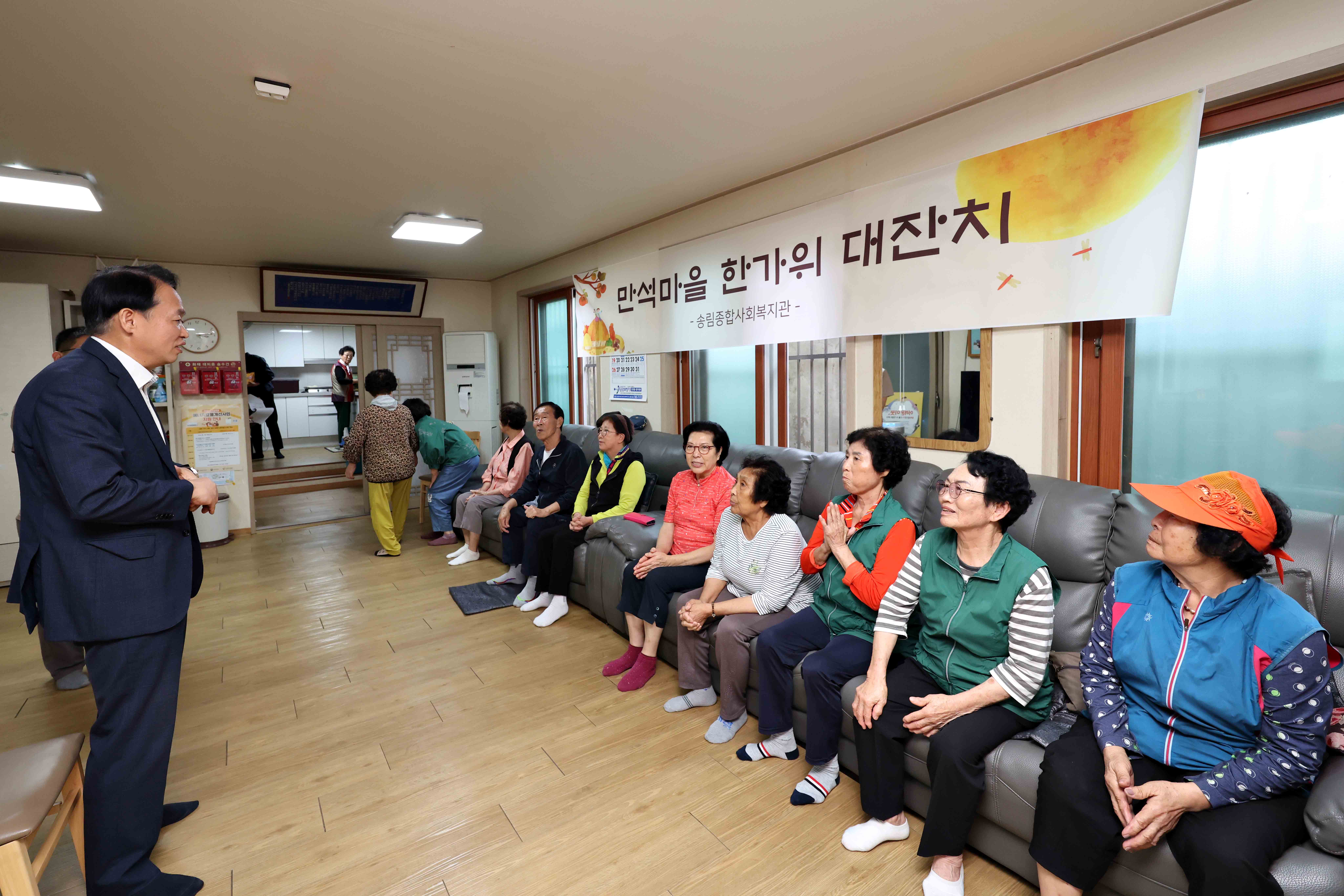 20250930_추석맞이_경로당_방문2.jpg 이미지