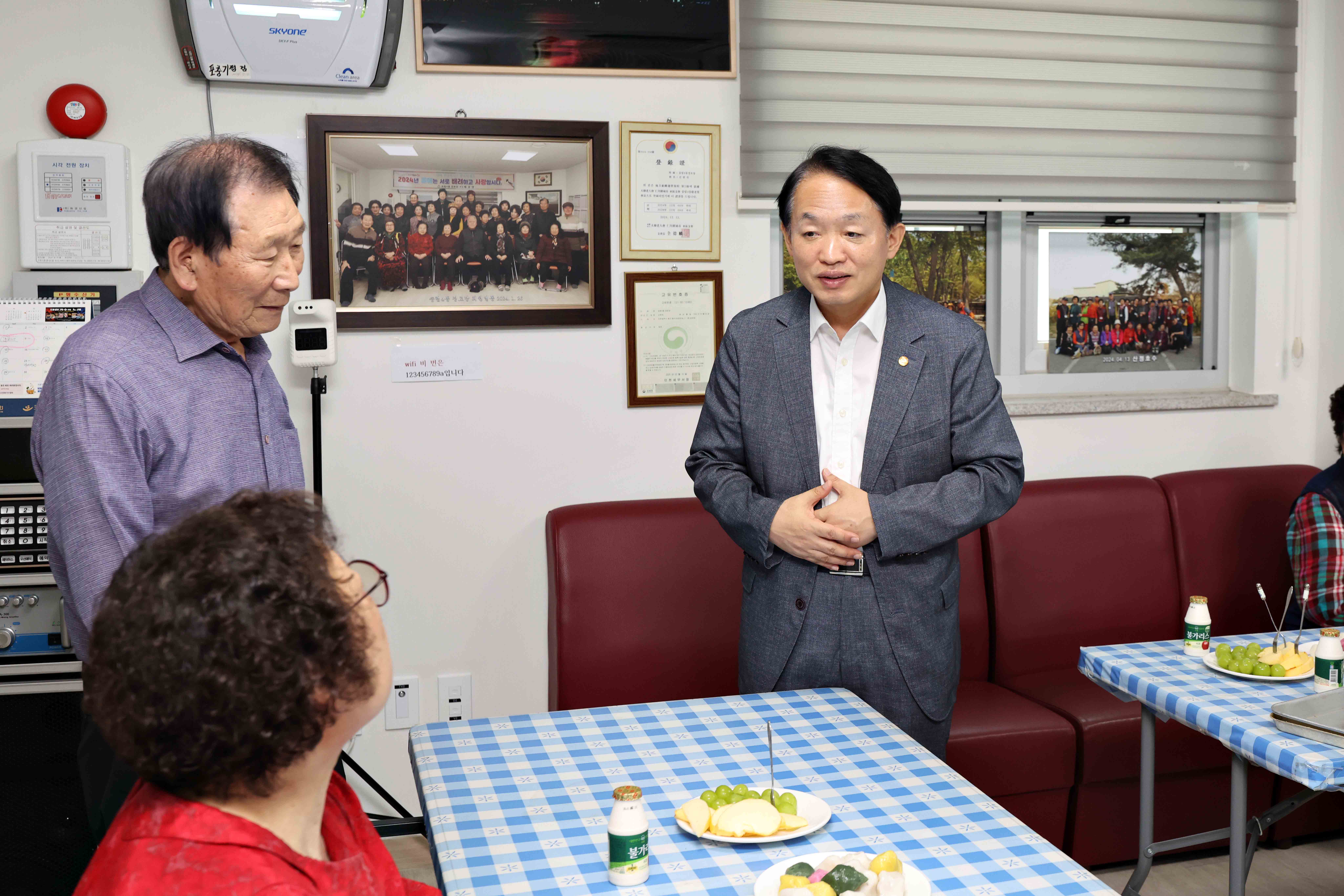 20251001_추석맞이_경로당_방문13.jpg 이미지