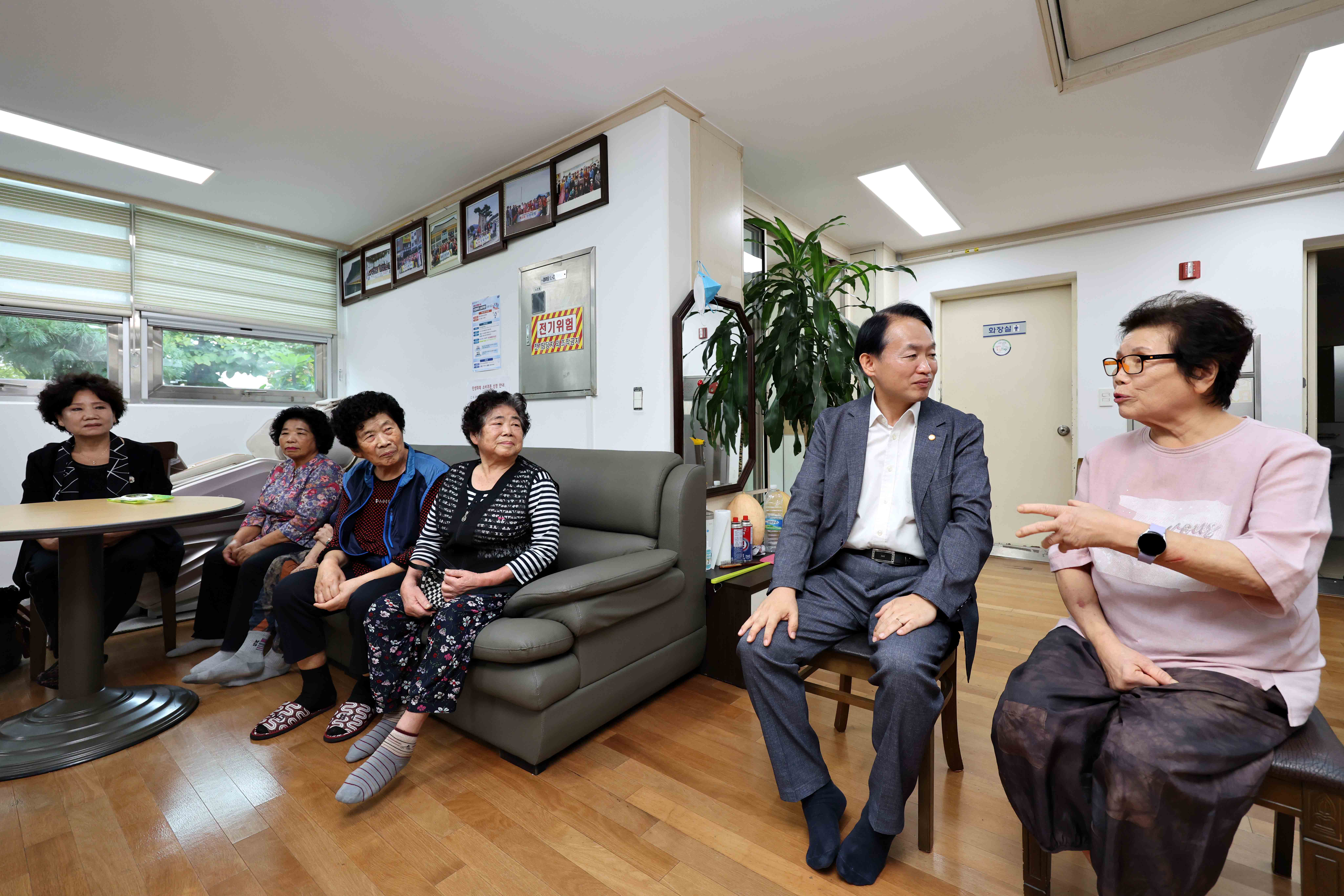 20251001_추석맞이_경로당_방문3.jpg 이미지
