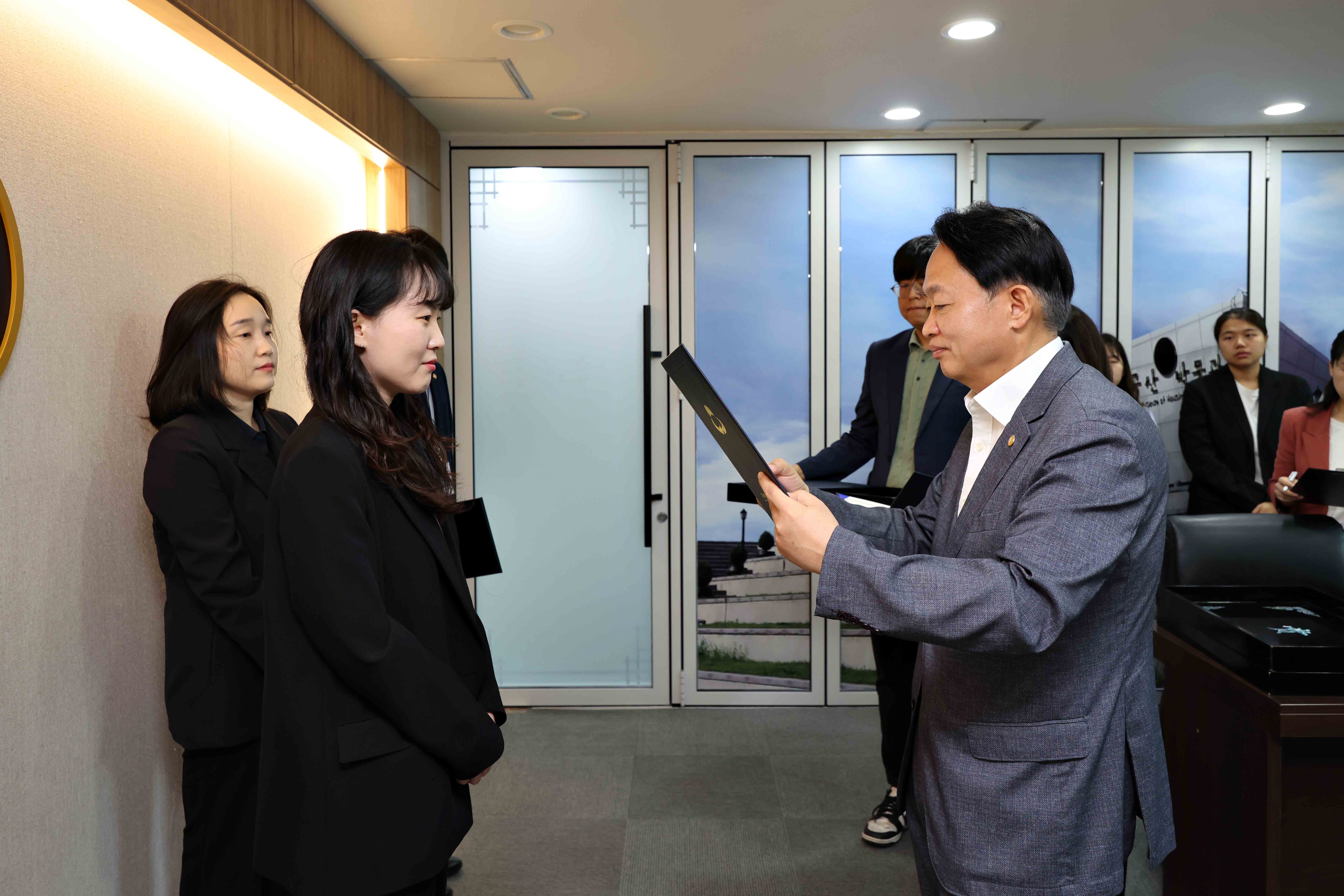 20251001_임용장_수여식5.jpg 이미지