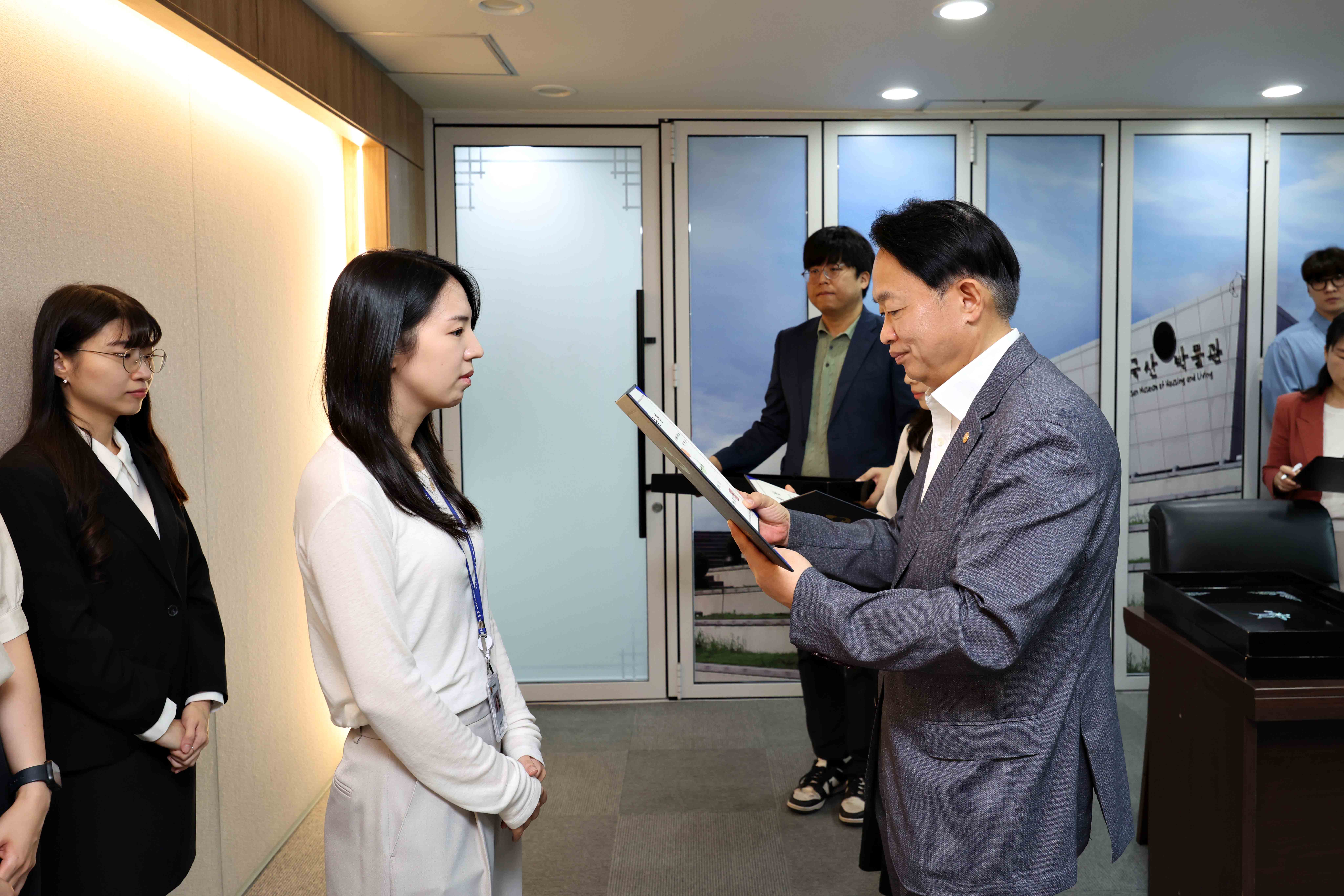 20251001_임용장_수여식7.jpg 이미지