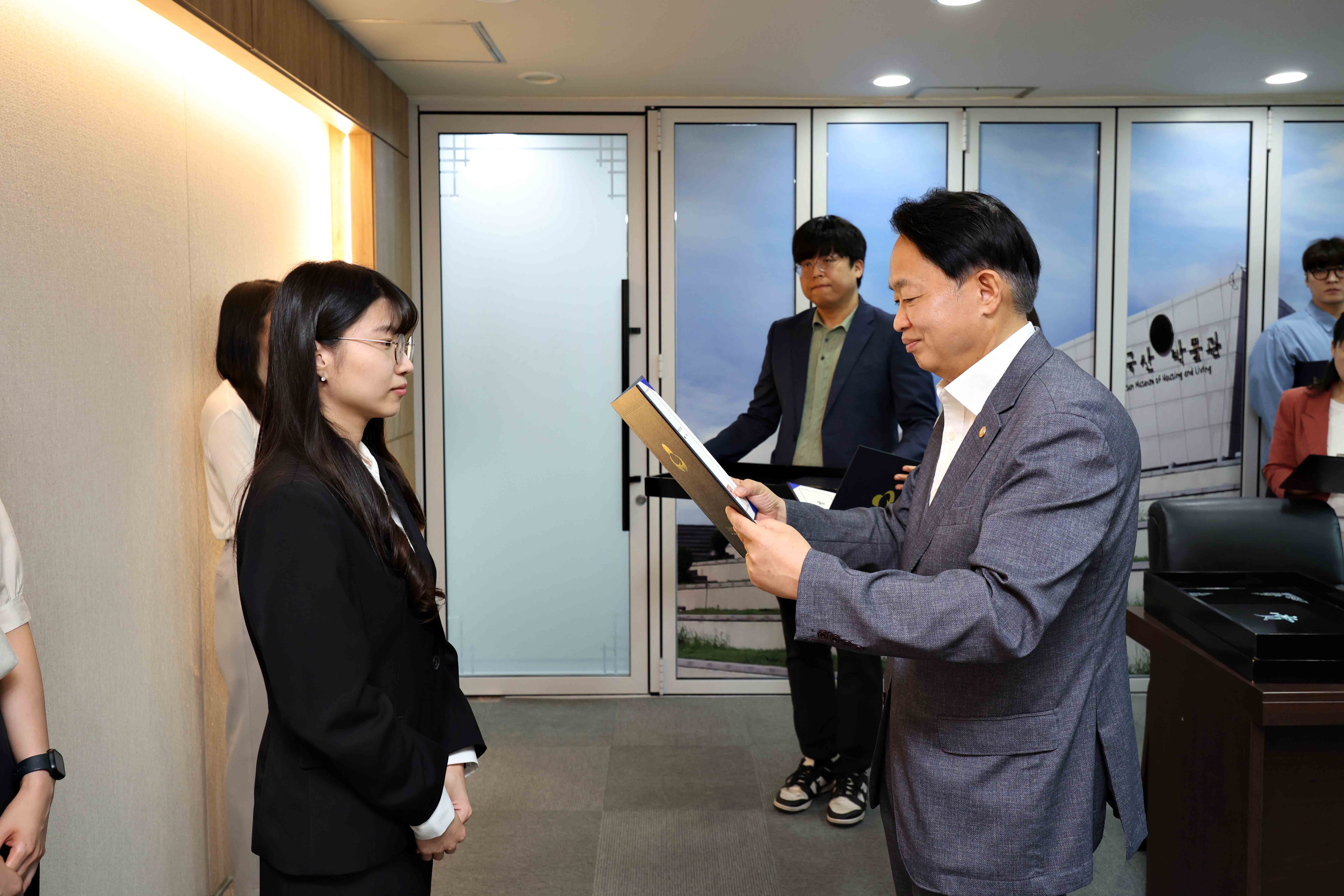 20251001_임용장_수여식8.jpg 이미지