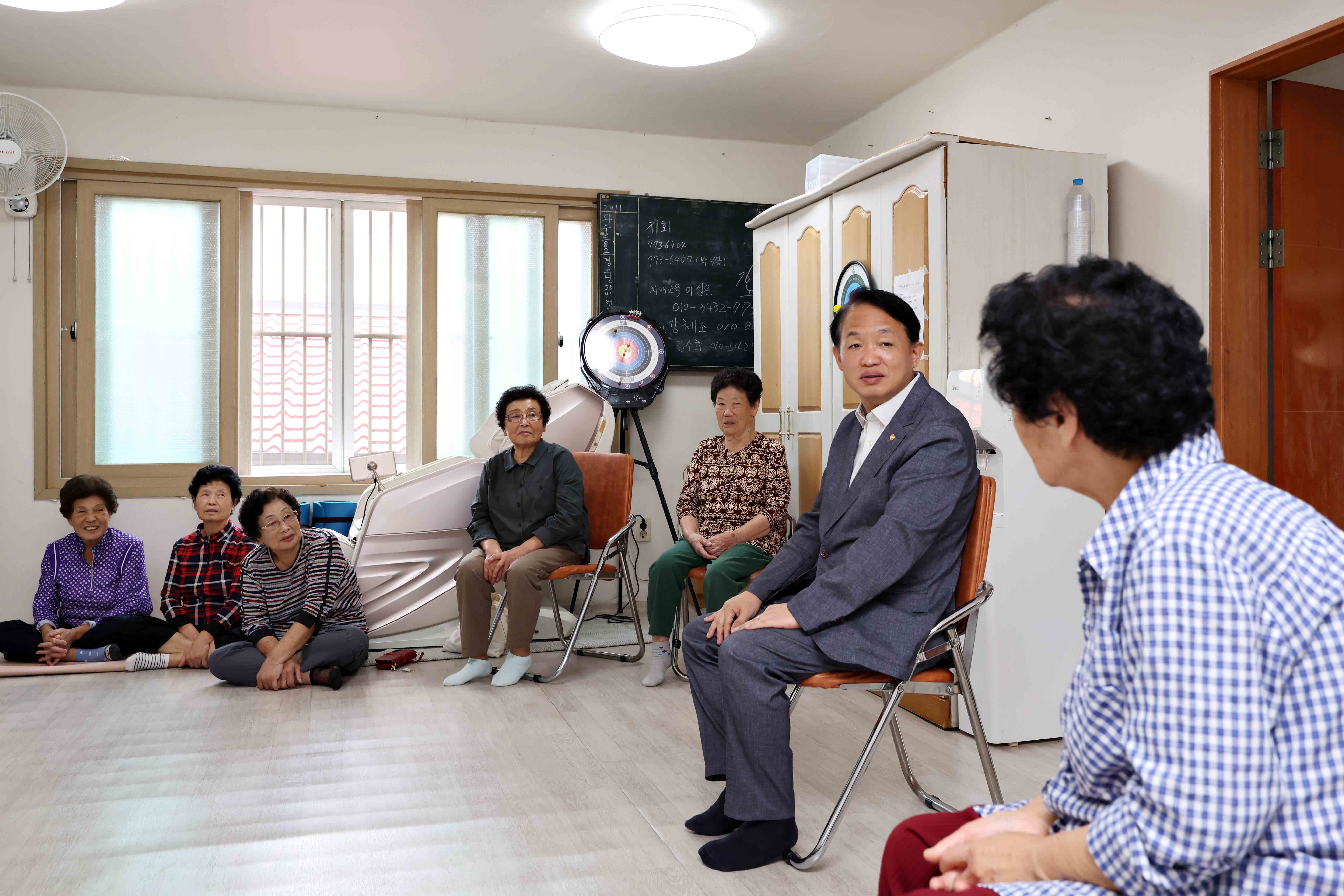 20251002_추석맞이_경로당_방문2.jpg 이미지