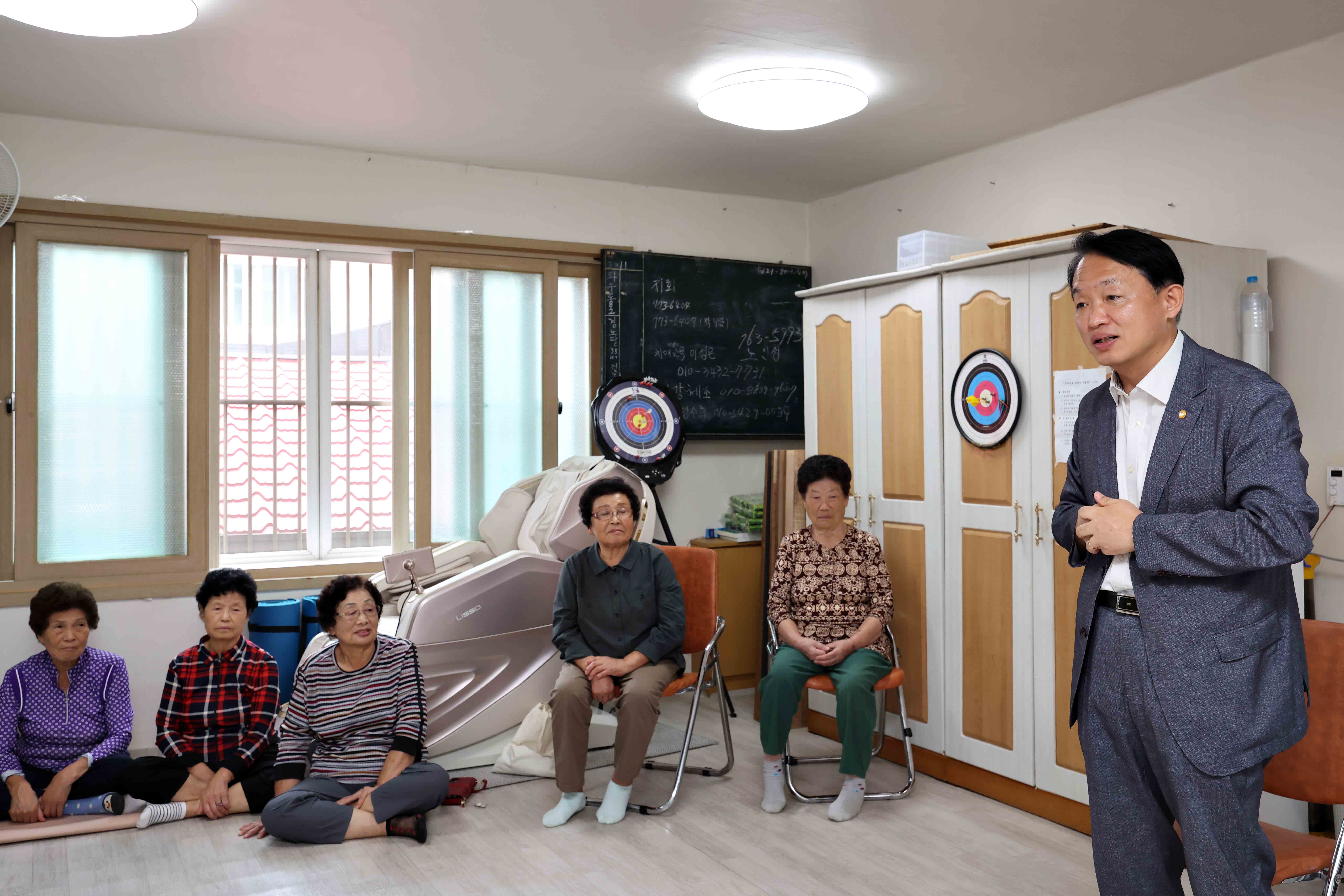 20251002_추석맞이_경로당_방문4.jpg 이미지