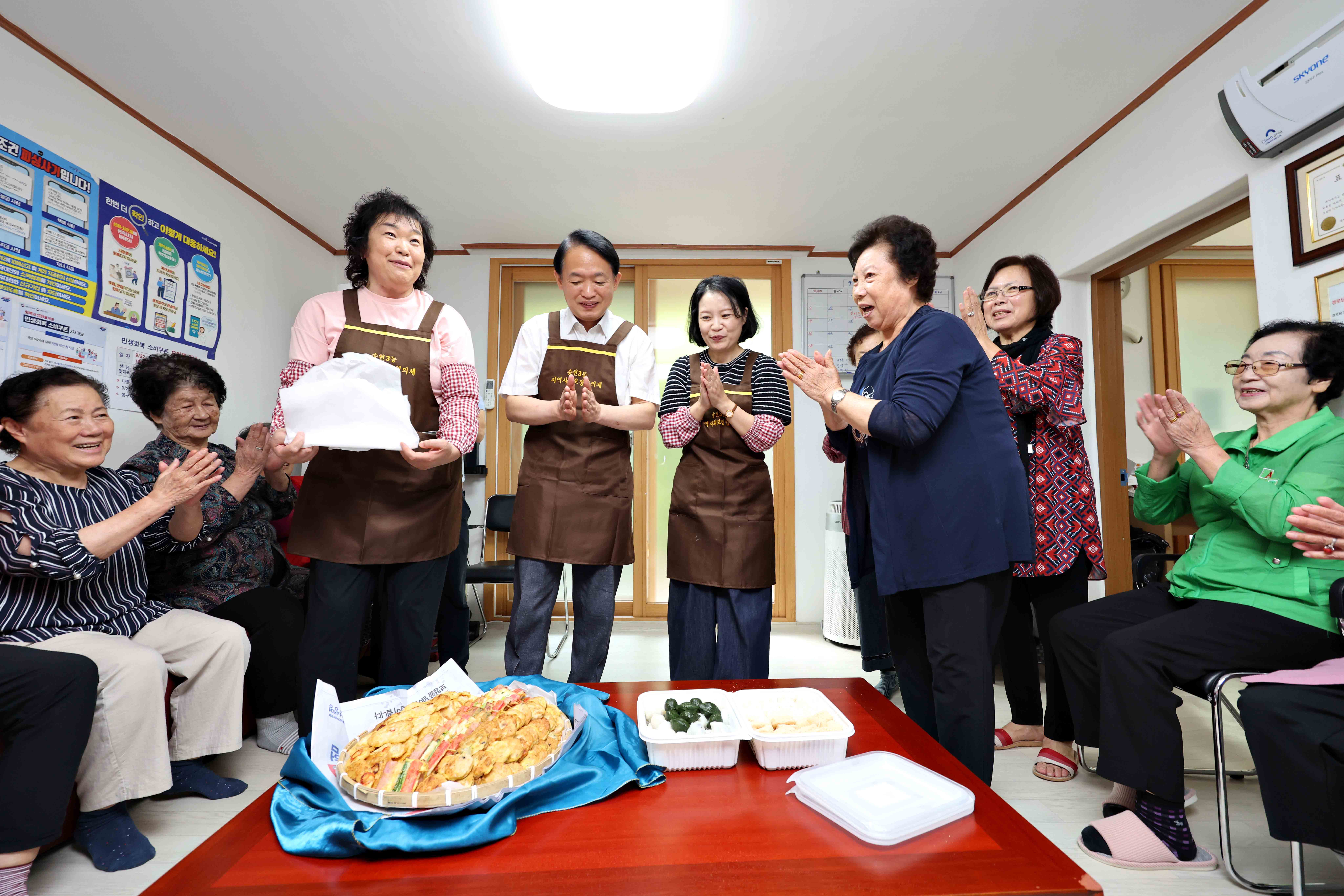 20251002_송현3동_명절음식_나눔_및_경로당_방문12.jpg 이미지