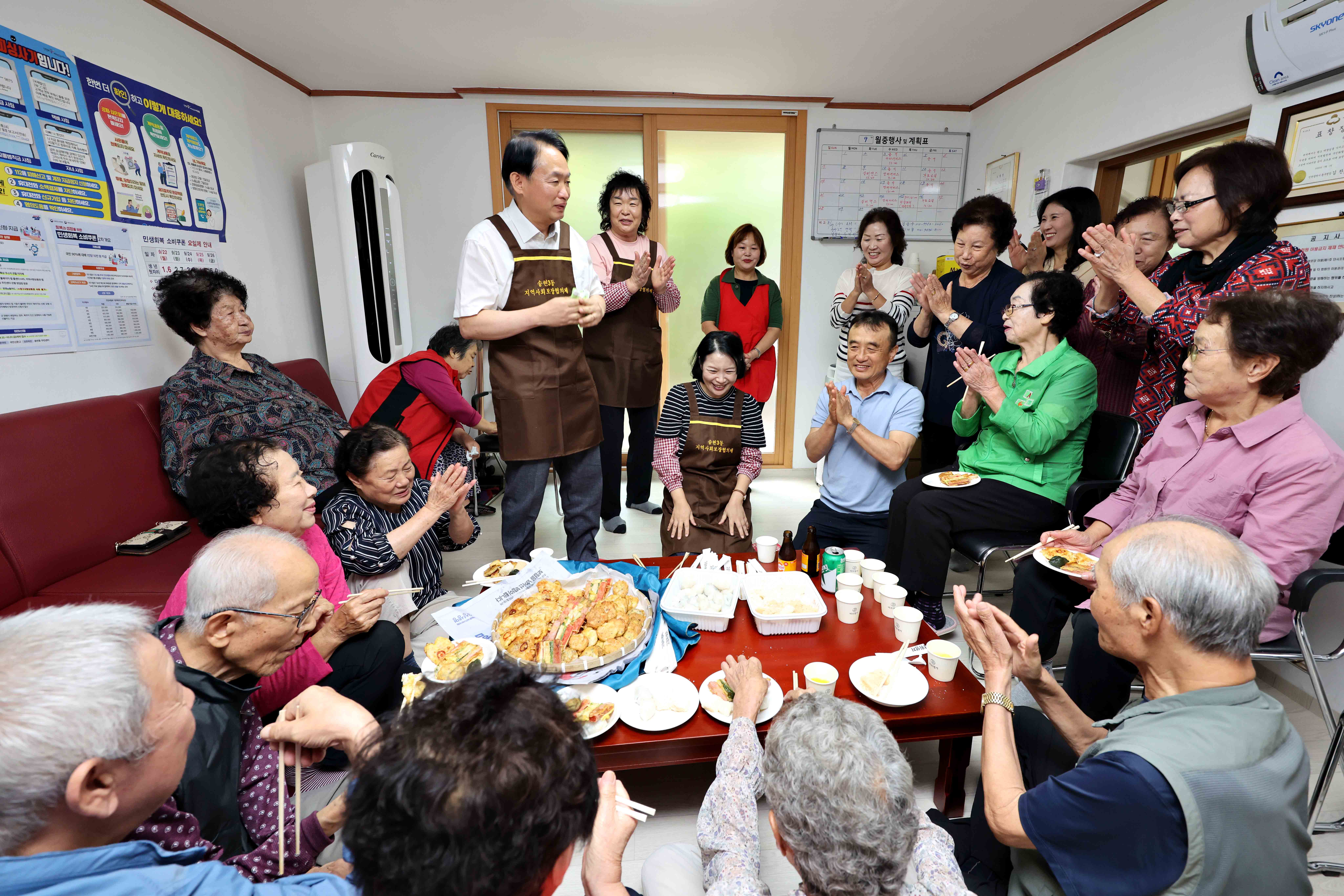 20251002_송현3동_명절음식_나눔_및_경로당_방문15.jpg 이미지