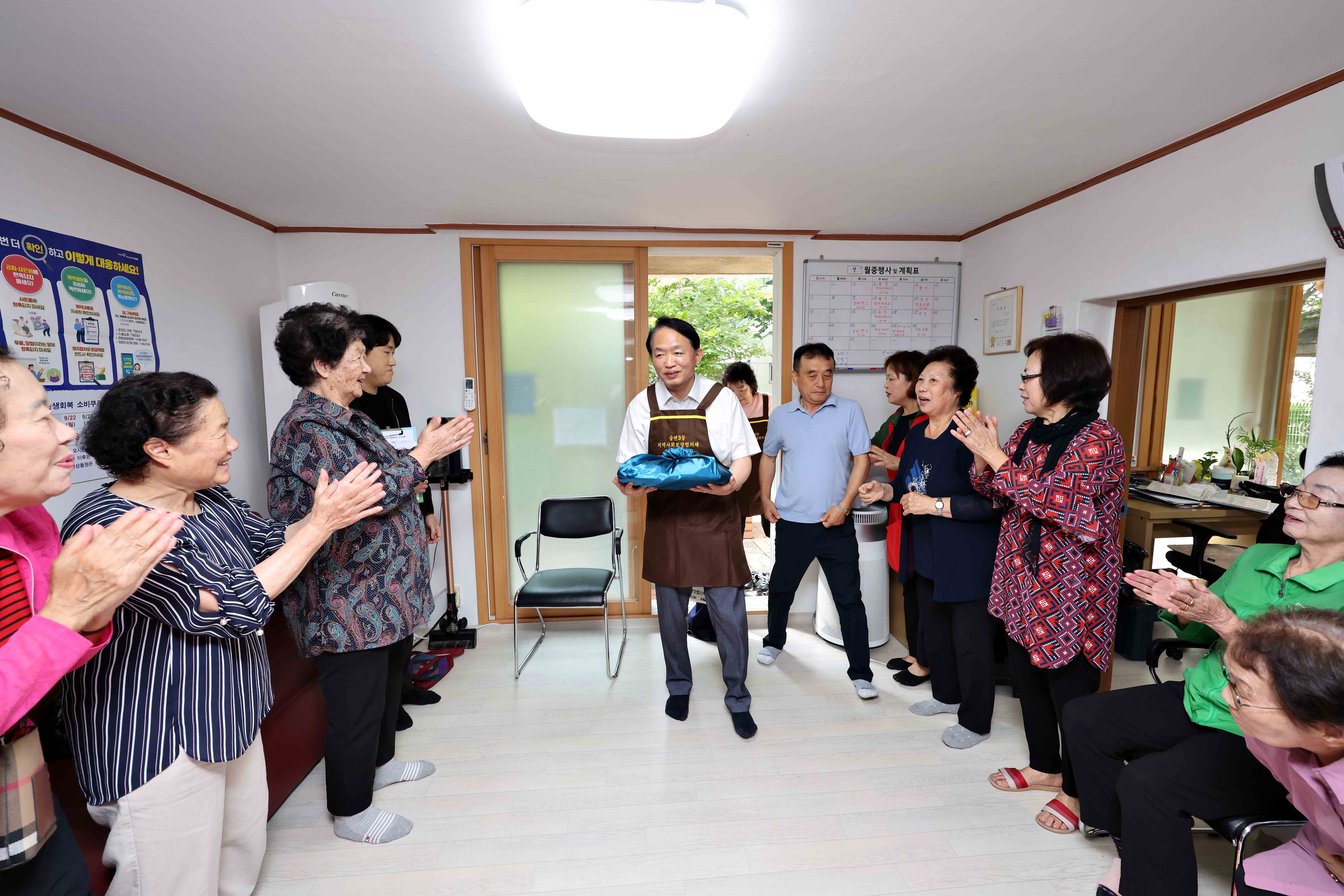 20251002_송현3동_명절음식_나눔_및_경로당_방문16.jpg 이미지