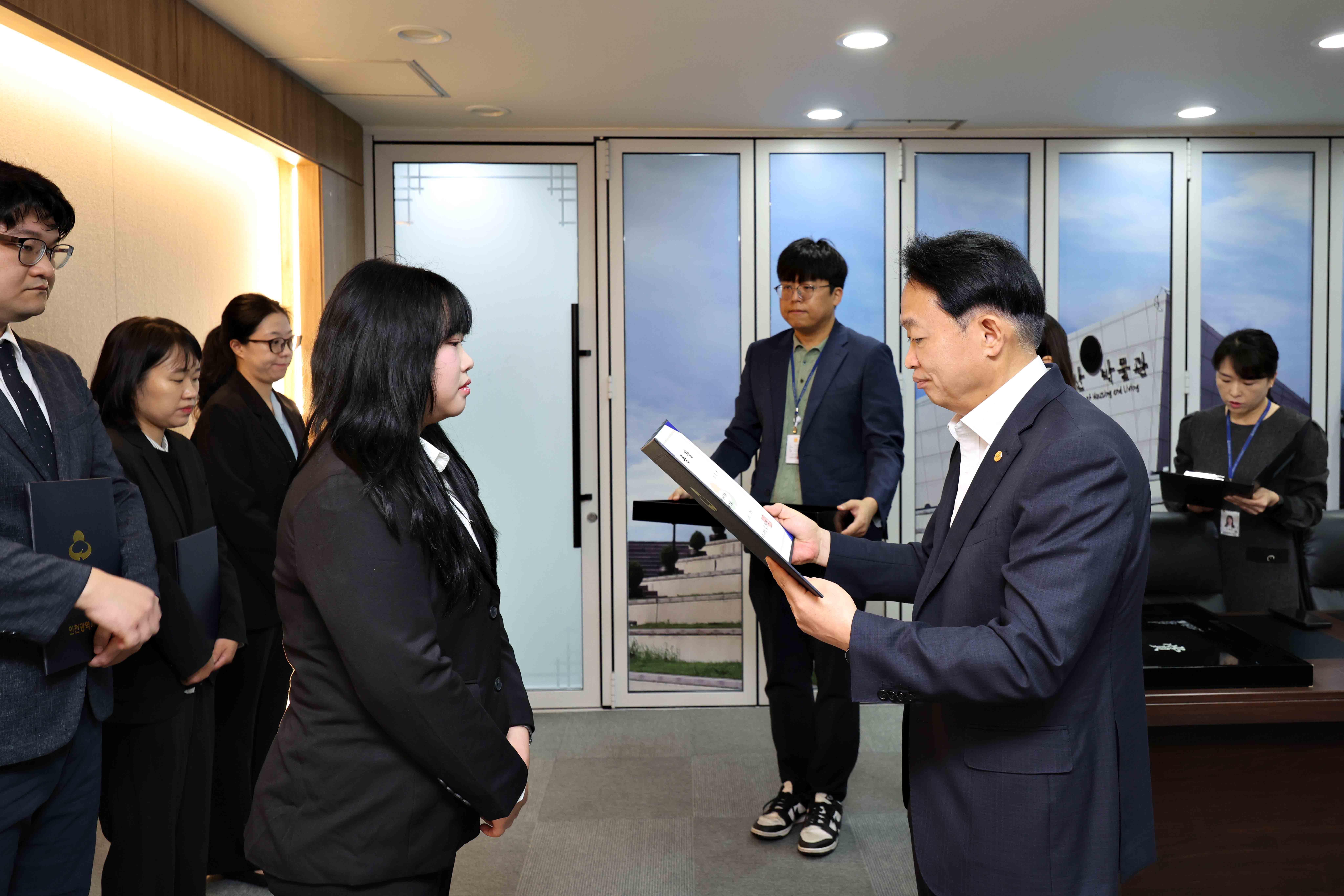20251013_임용장_수여식10.jpg 이미지