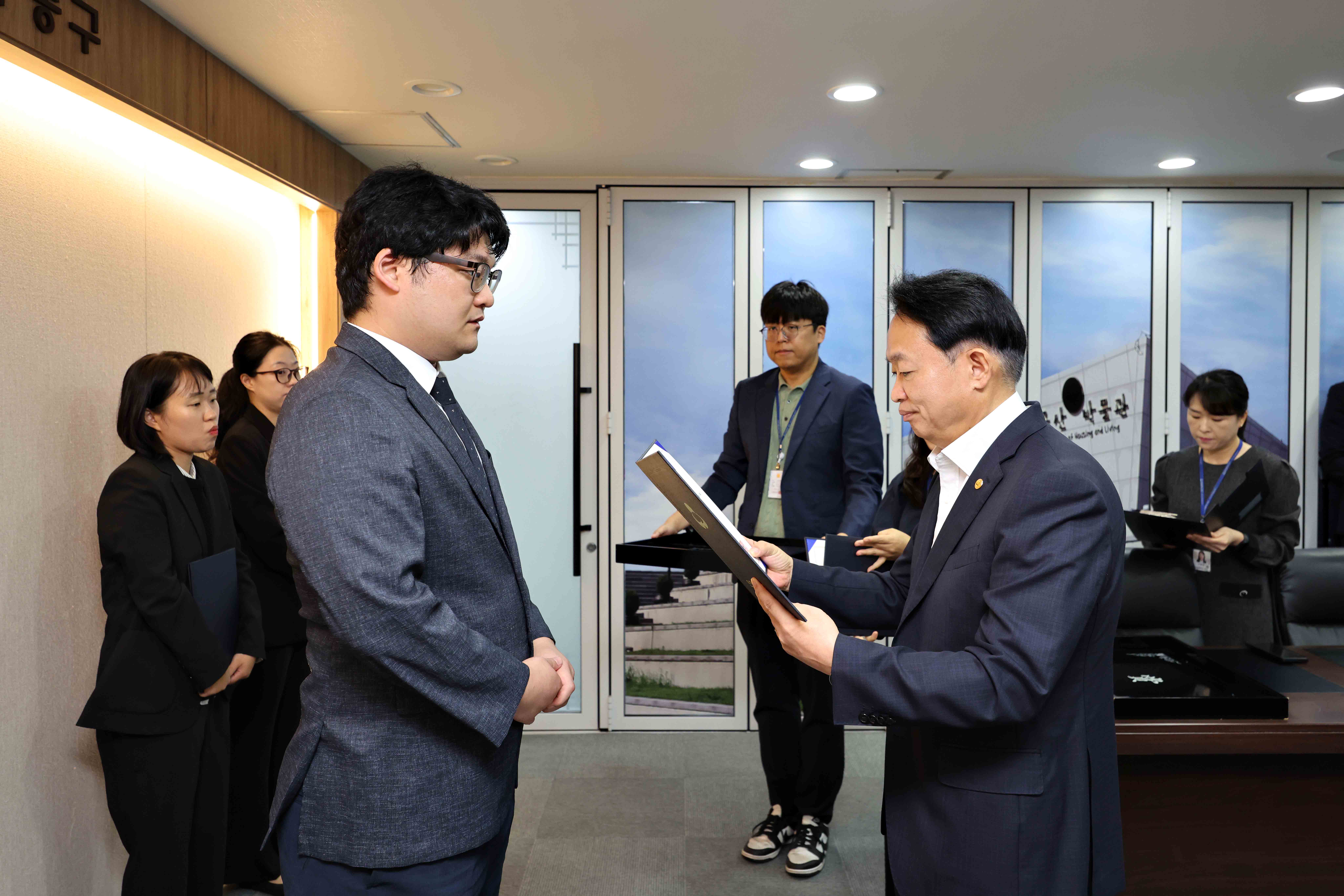 20251013_임용장_수여식7.jpg 이미지