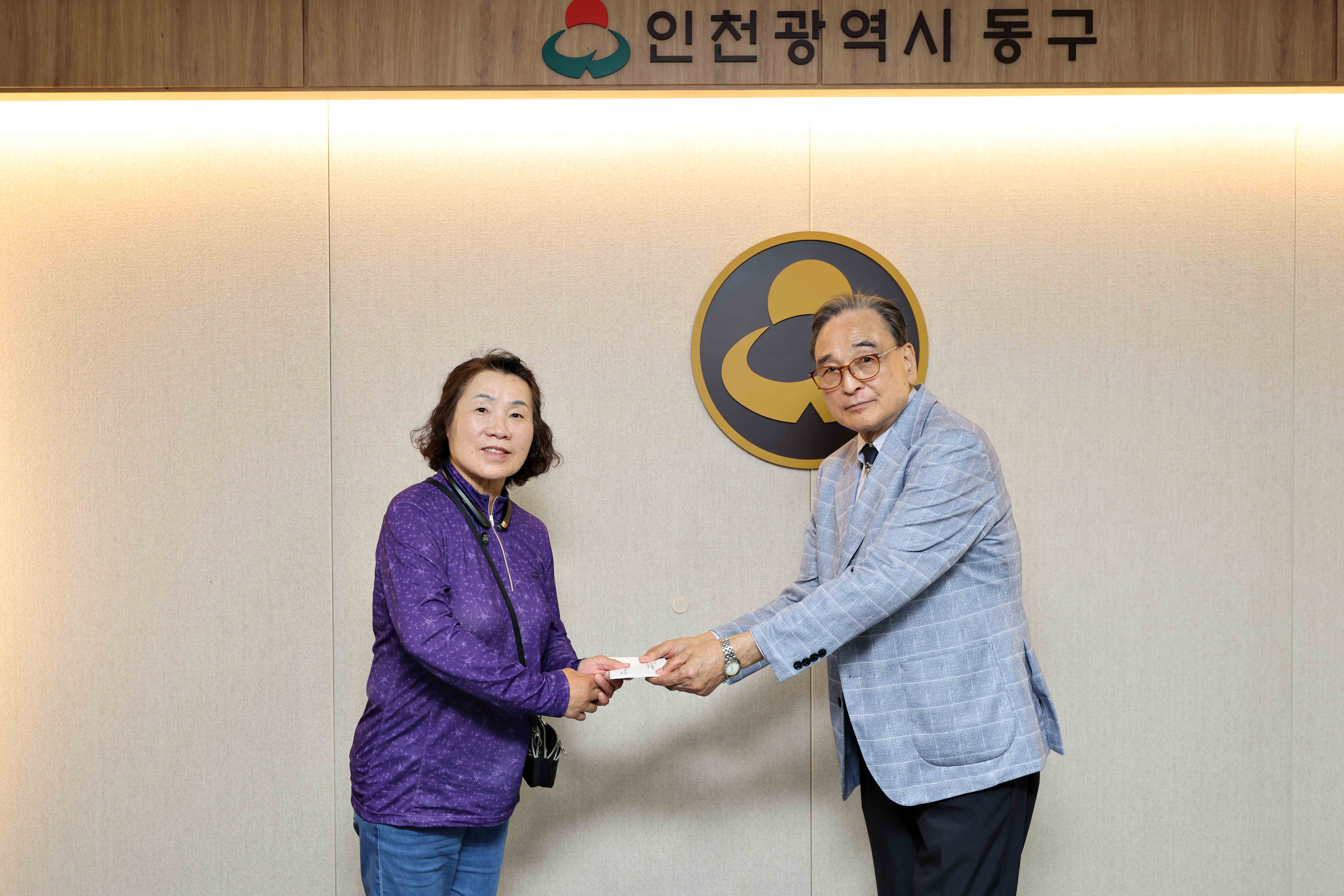20251014_전국장애인체육대회_출전선수_격려금_전달식6.jpg 이미지