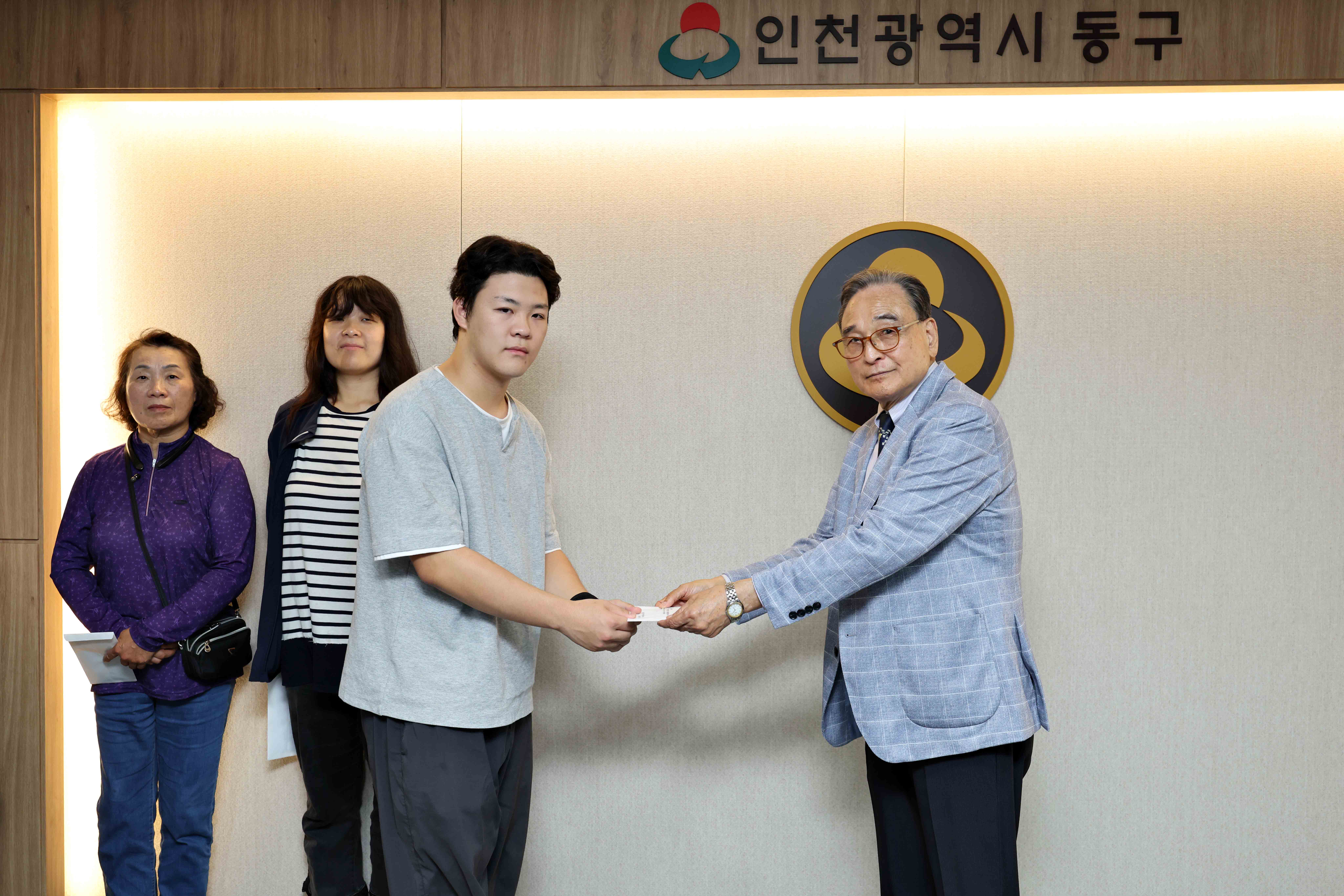 20251014_전국장애인체육대회_출전선수_격려금_전달식7.jpg 이미지