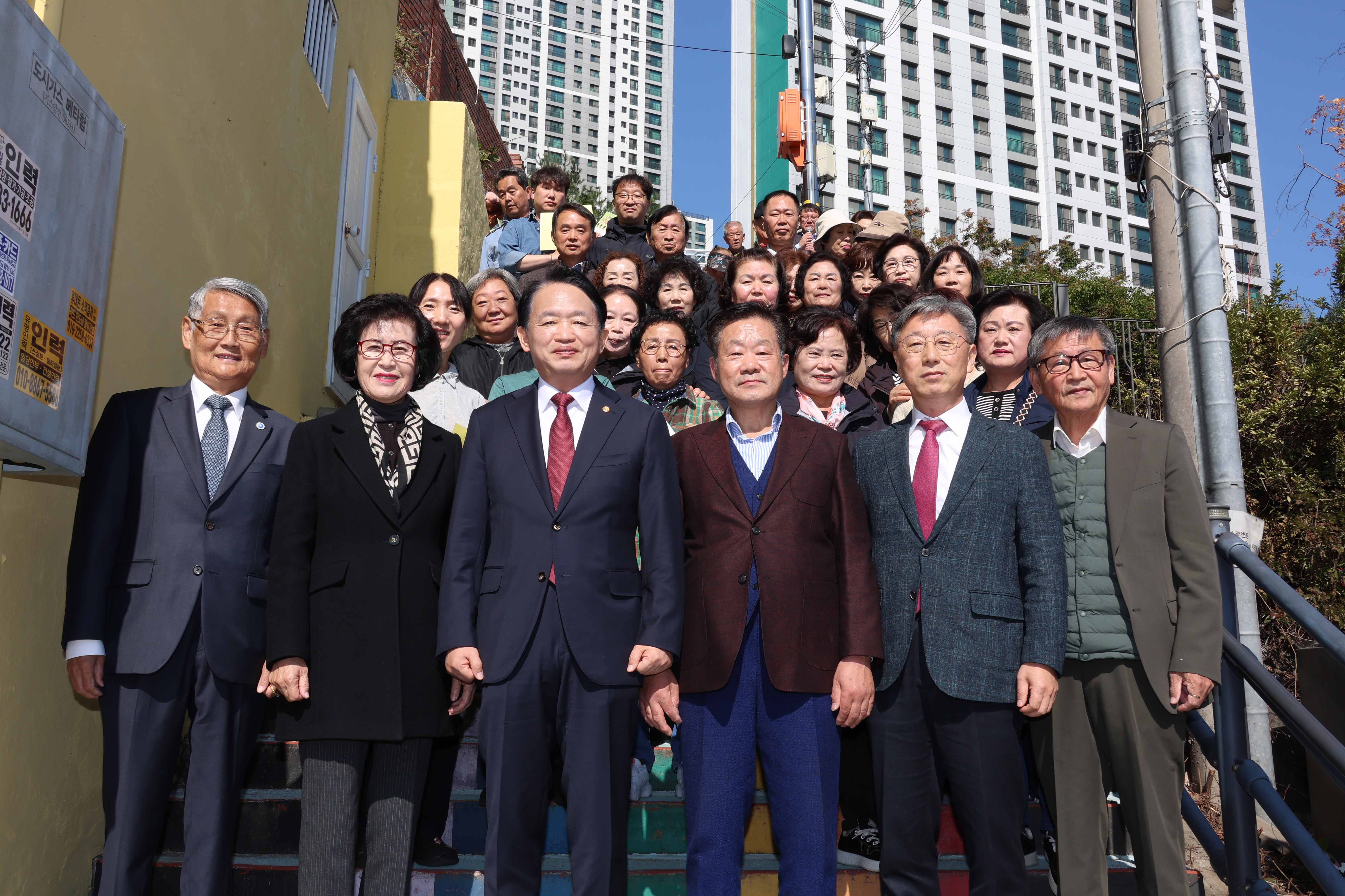 20251022_인송상가_환경개선_지원사업_제막식-6.jpg 이미지