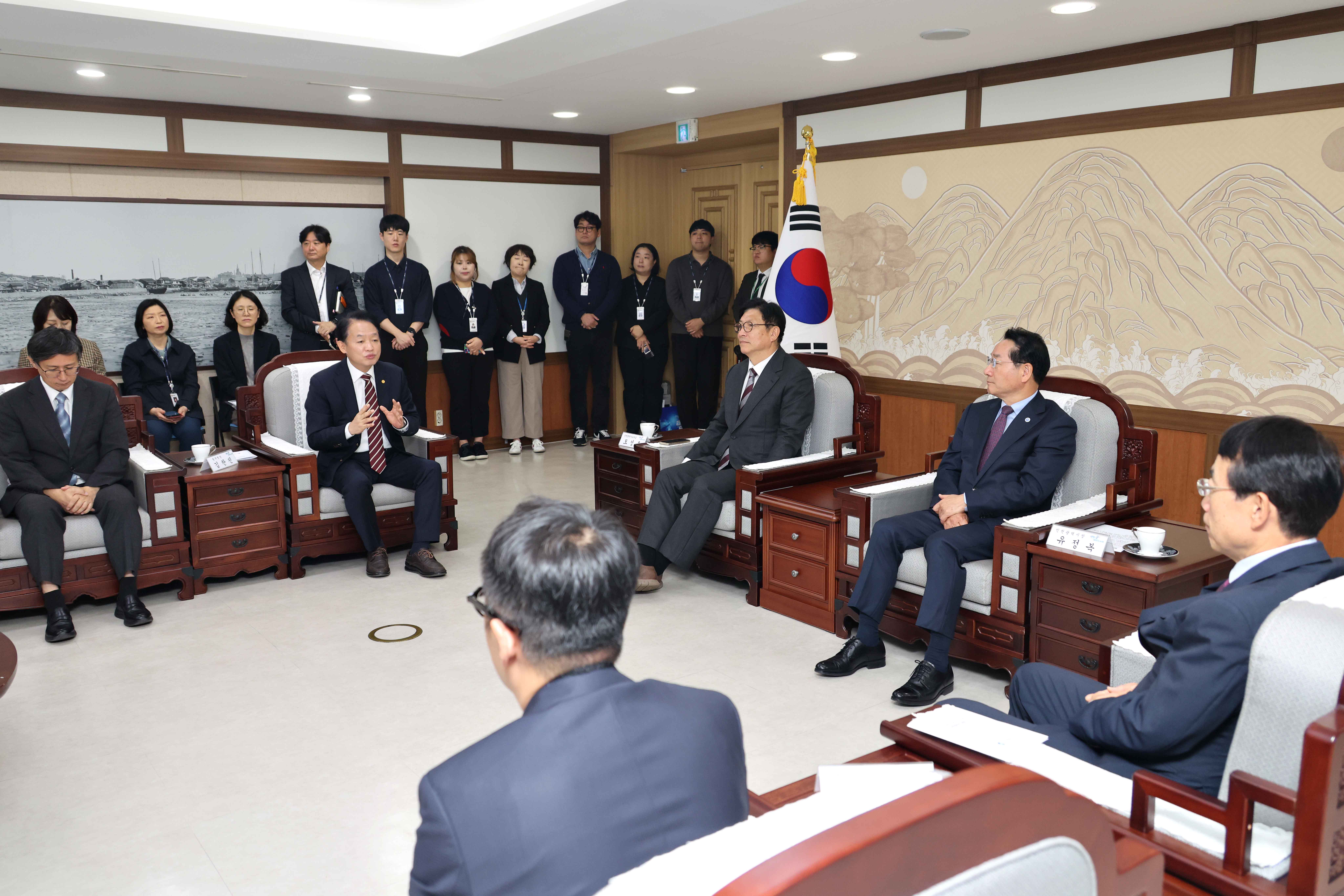 20251023_화도진도서관_환경_개선_및_문화_활성화를_위한_업무협약식6.jpg 이미지