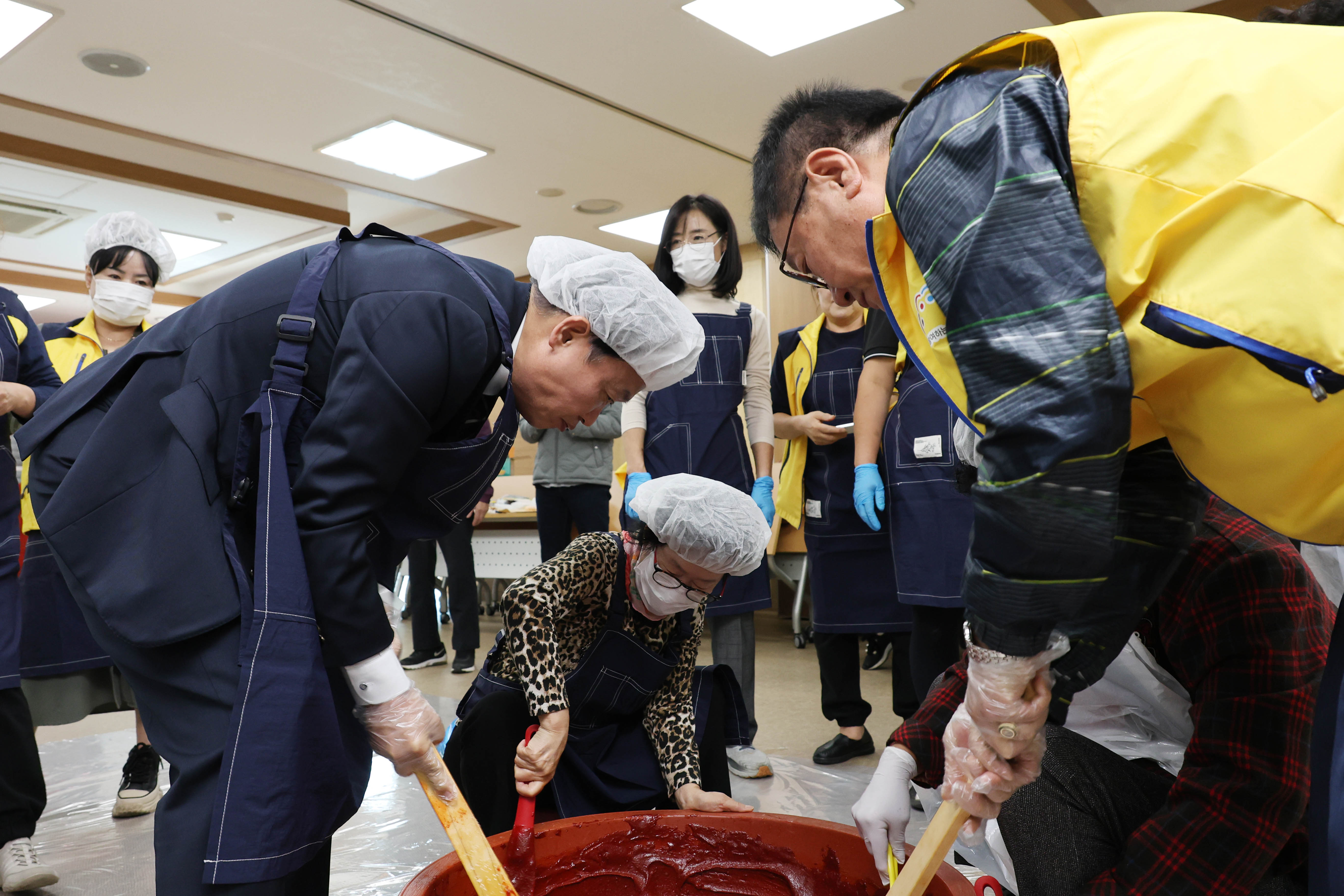 20251023_송림3·5동_사랑의_고추장_나눔-4.jpg 이미지
