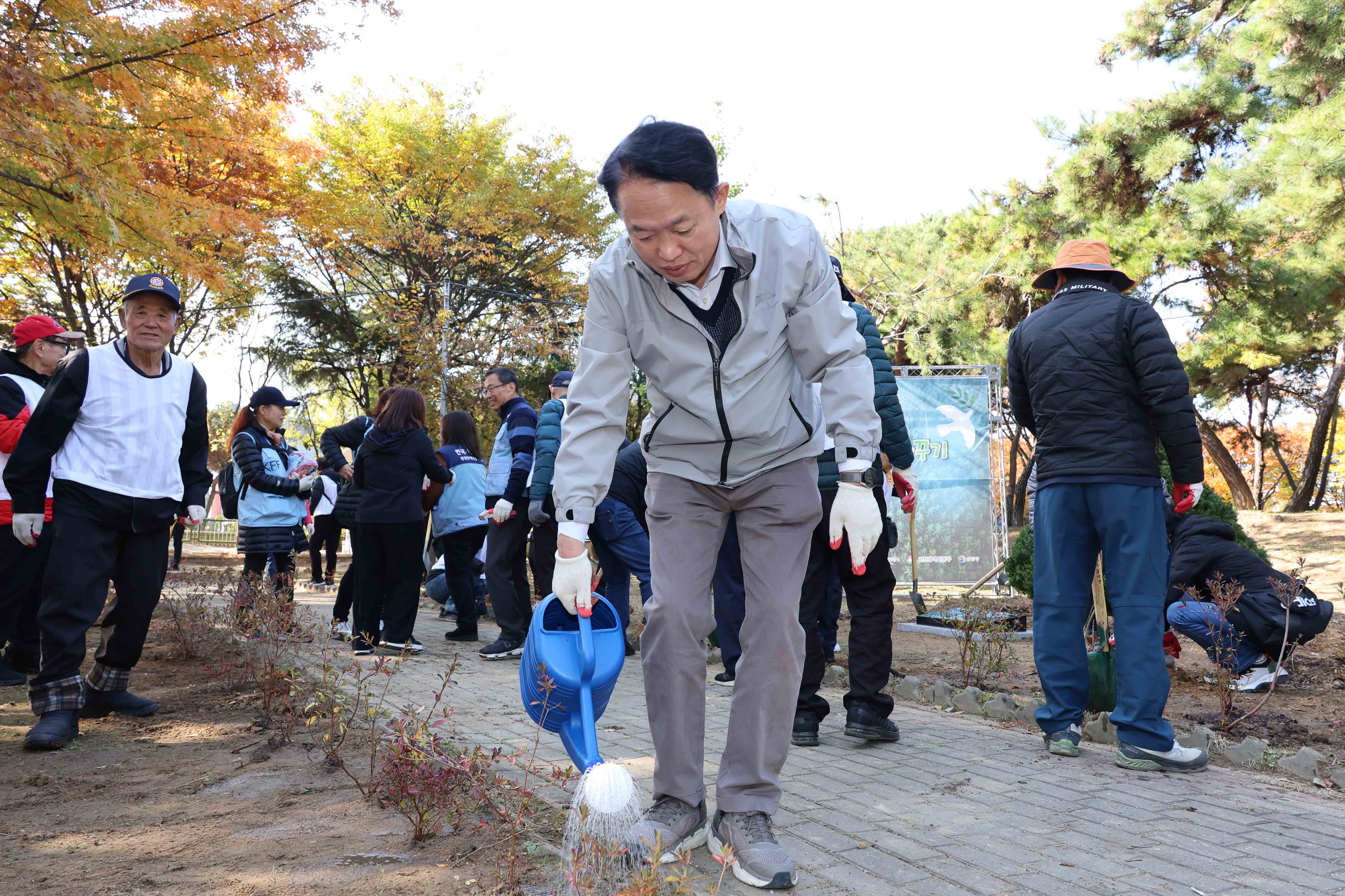 20251105_자유총연맹_인천광역시지부_제3호_자유의_숲_가꾸기-7.jpg 이미지
