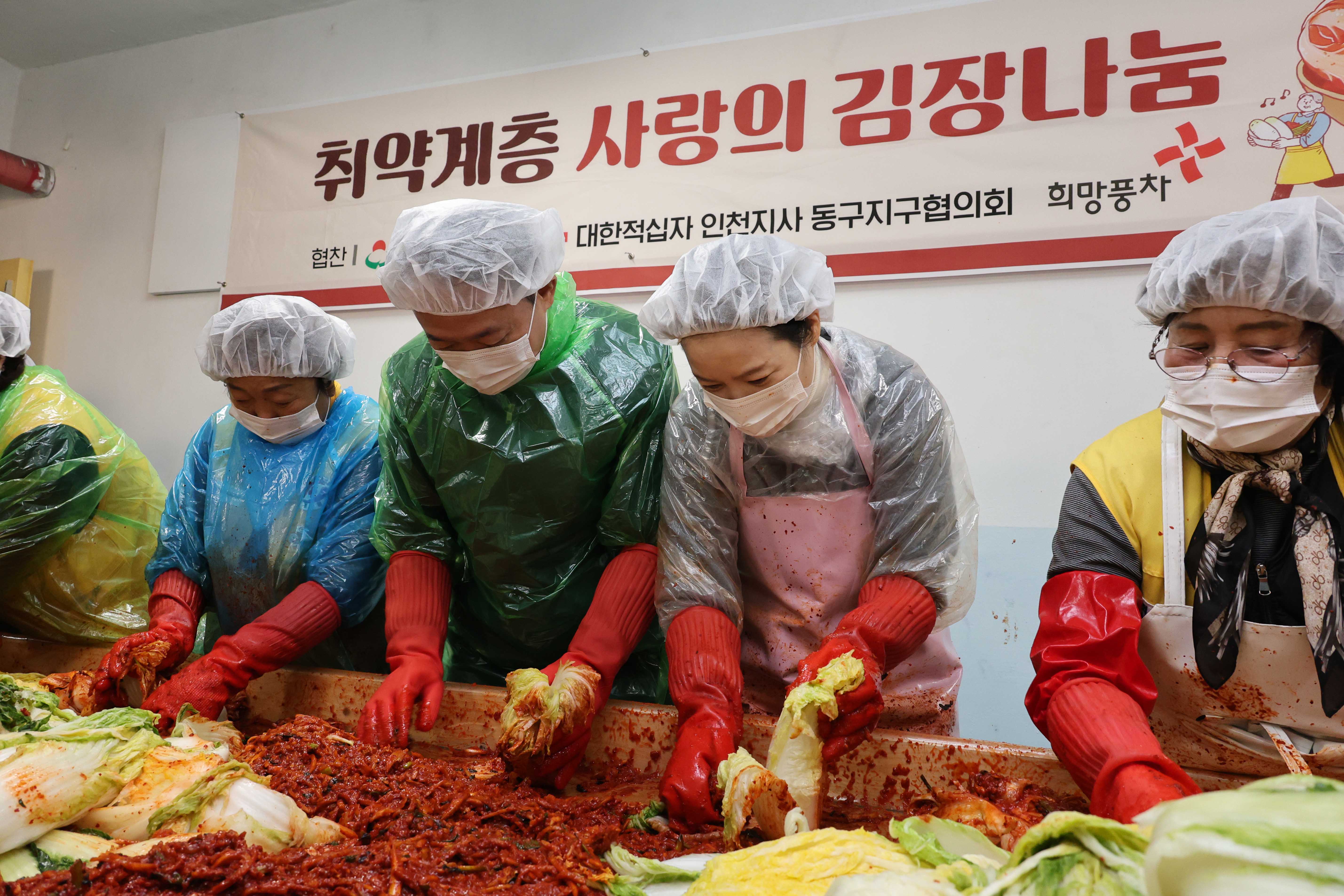 20251118_적십자봉사회_김장김치_나눔-4.jpg 이미지