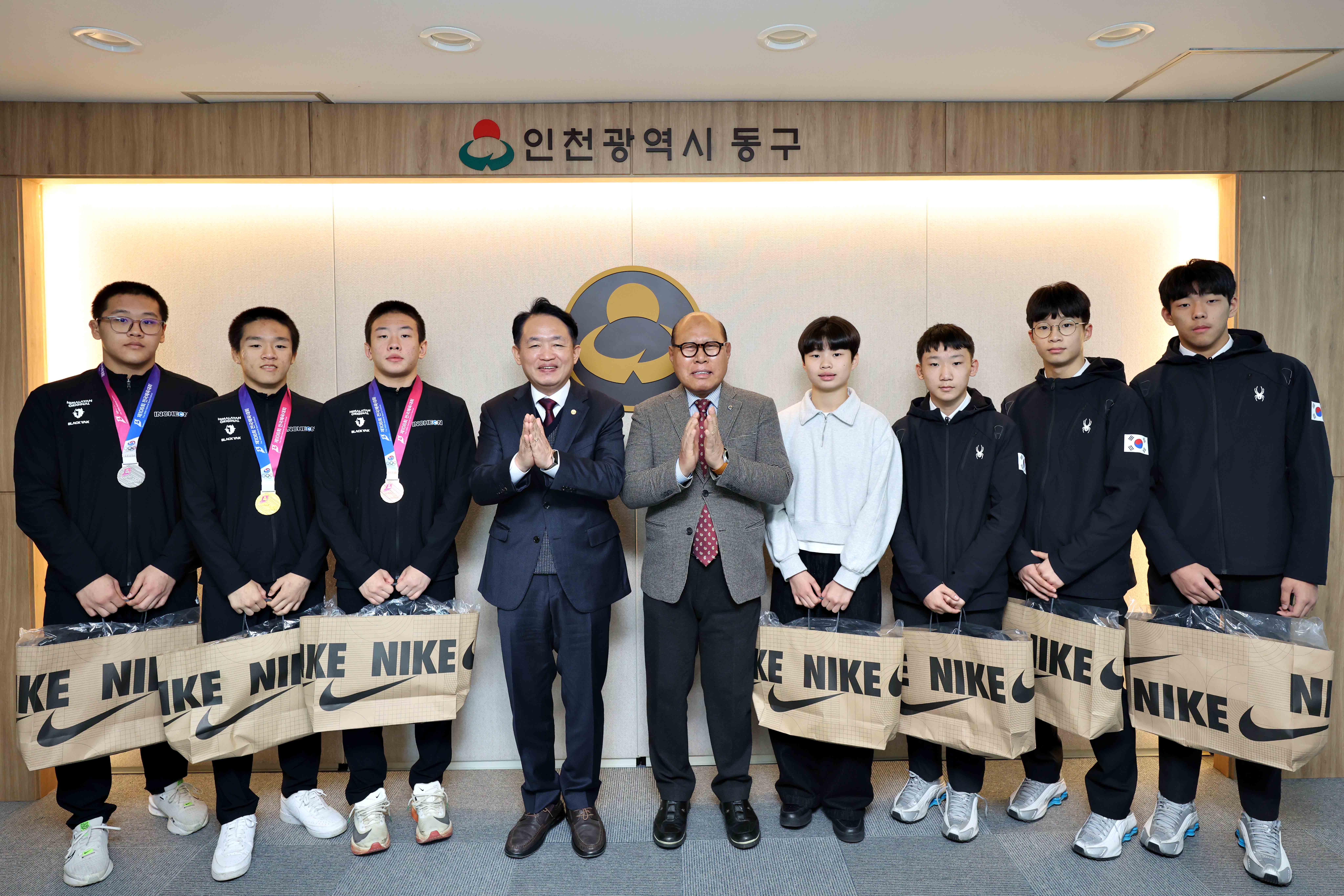 20251118_전국체전_소년체전_입상_선수단_격려3.jpg 이미지