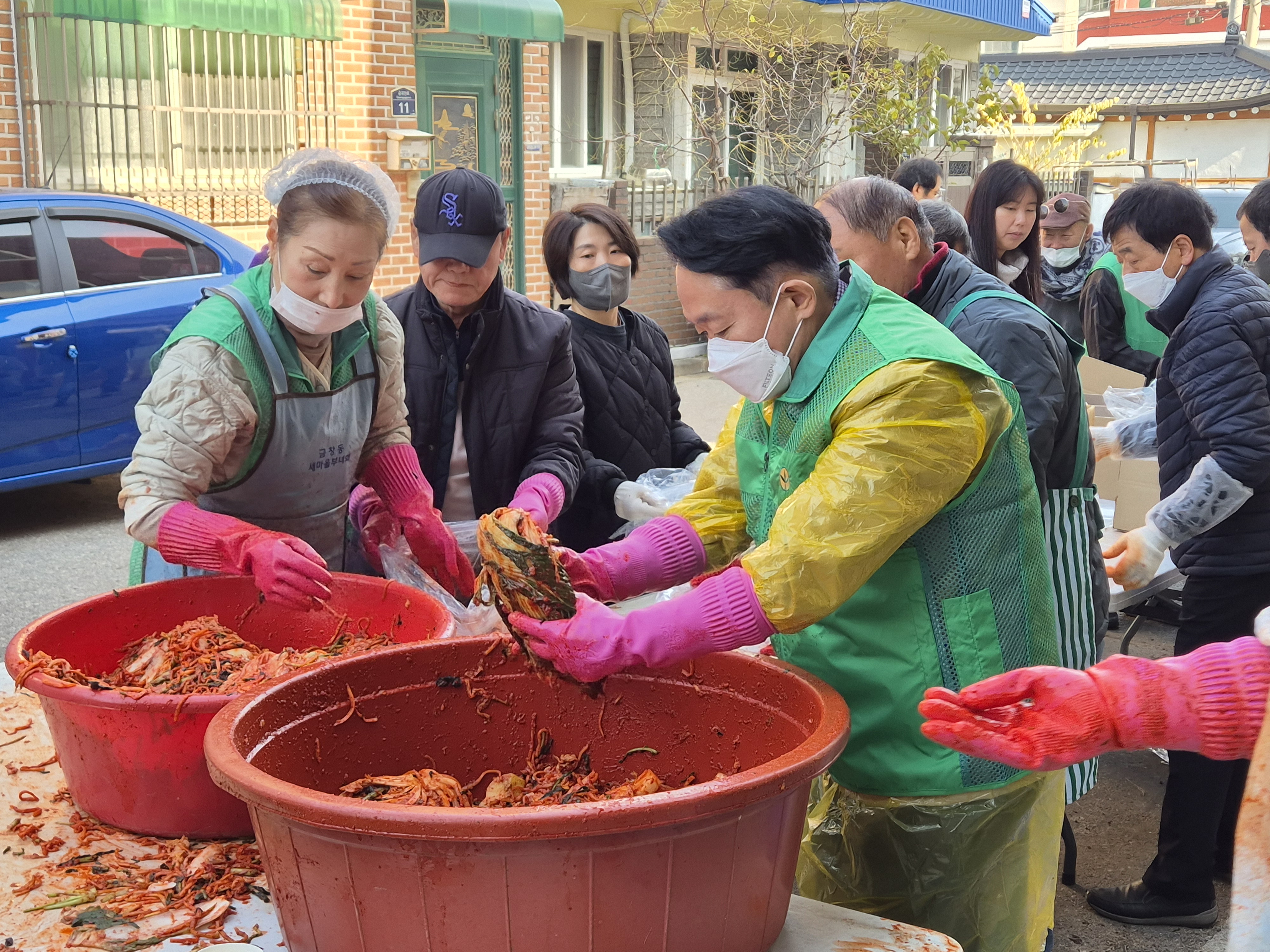 20251122_금창동_사랑실은_김장김치_나눔_행사7.jpg 이미지
