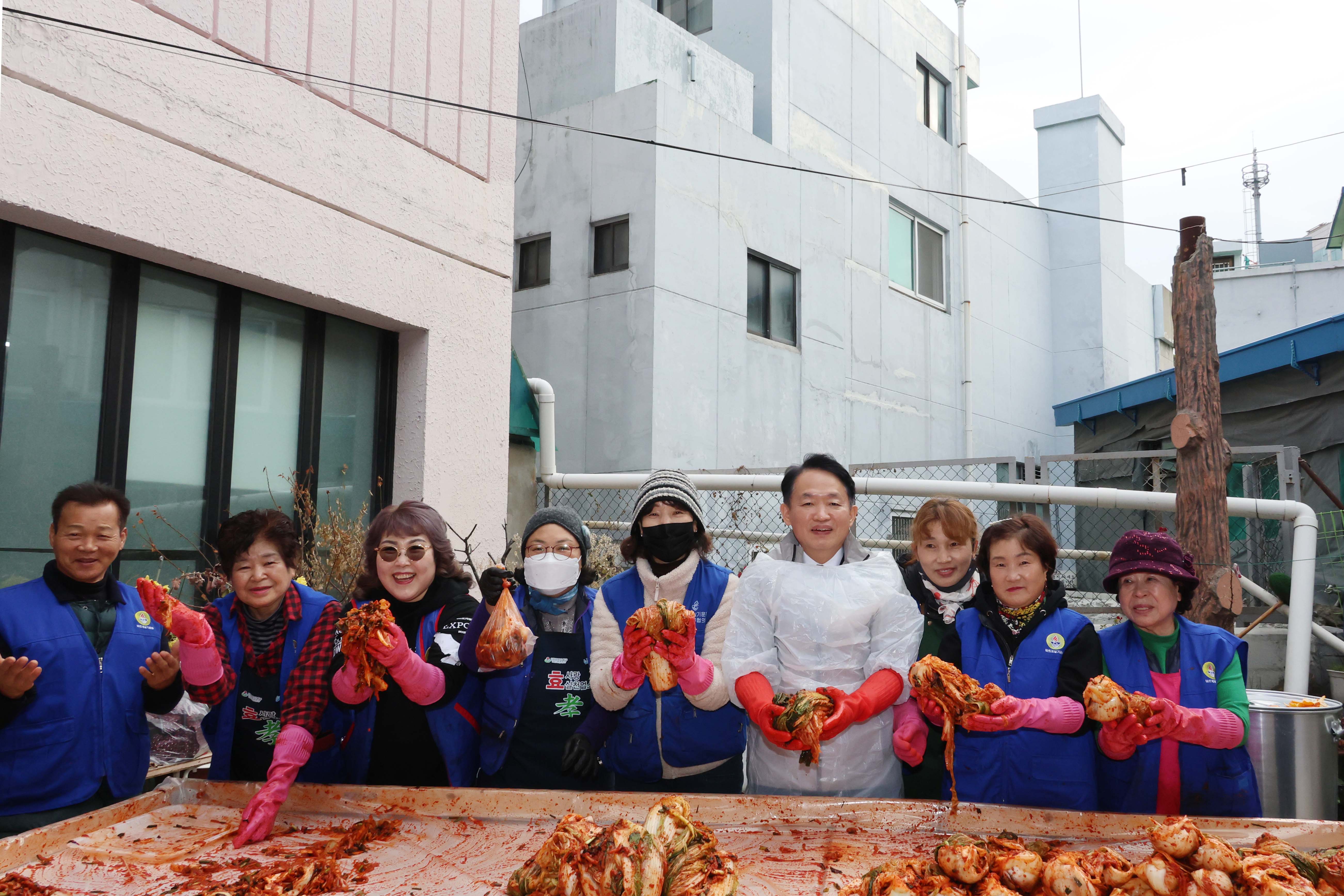 20251126_송림2동_바르게살기위원회_김장김치_나눔-2.jpg 이미지