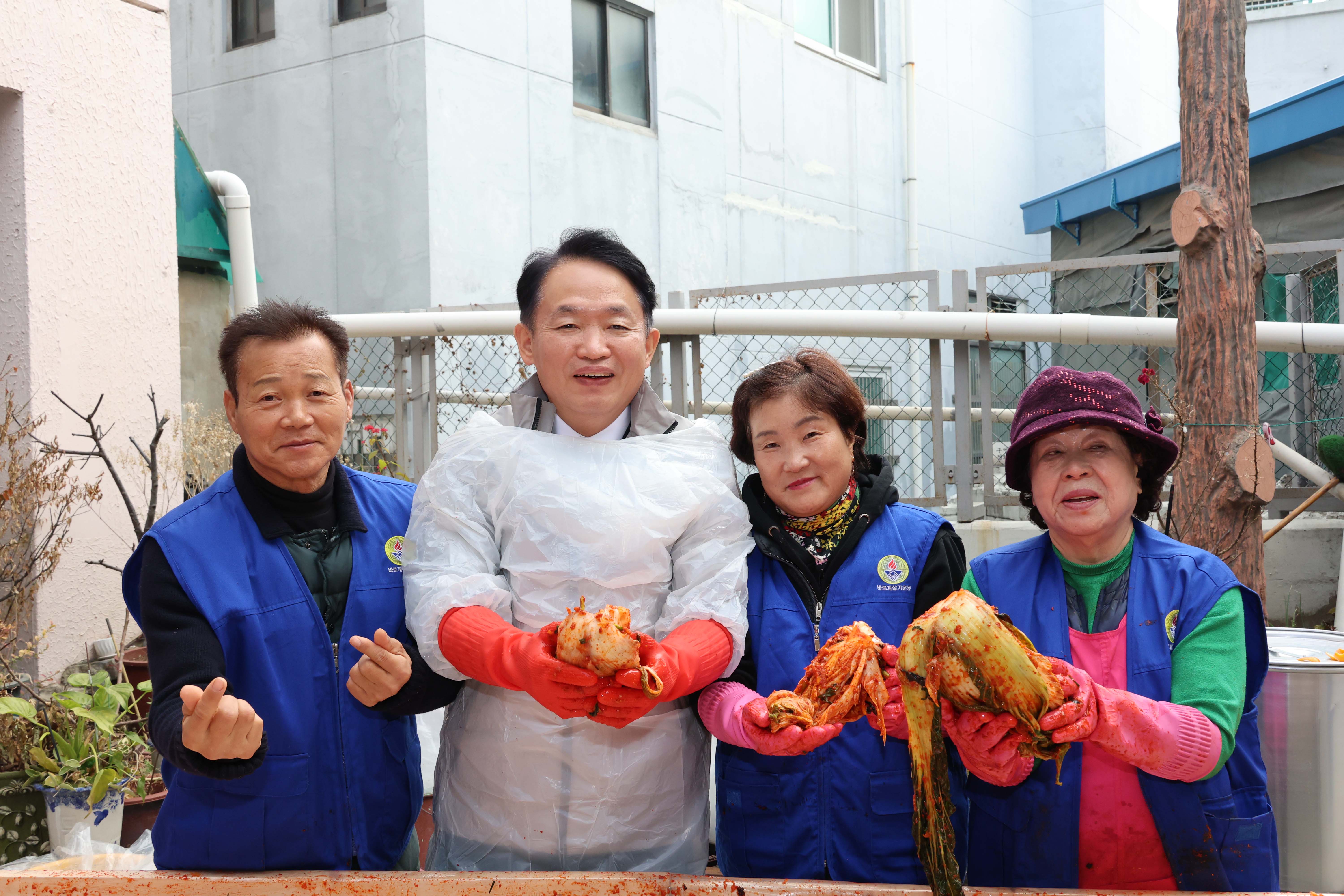 20251126_송림2동_바르게살기위원회_김장김치_나눔-3.jpg 이미지
