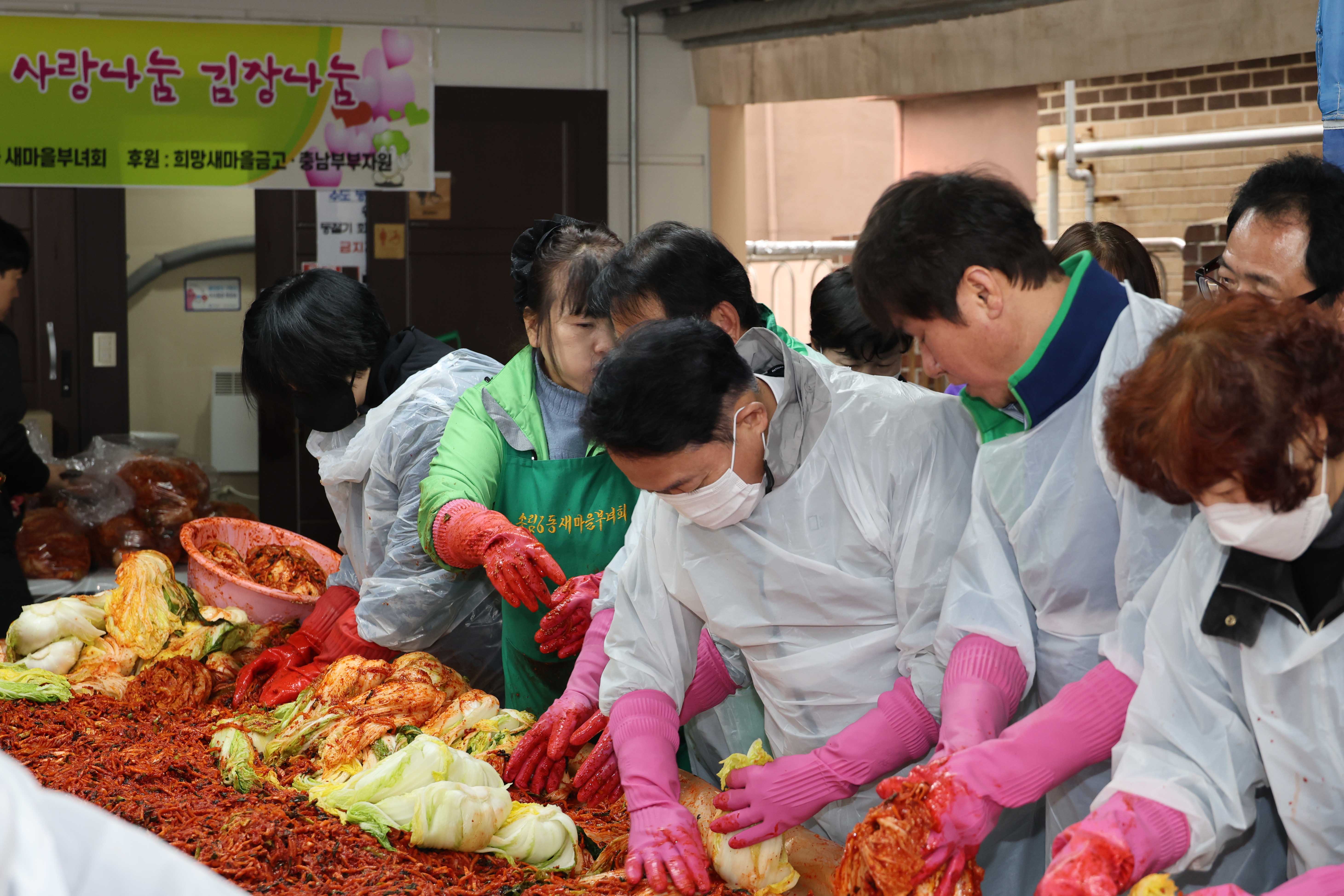 20251126_송림6동_새마을부녀회_김장김치_나눔-2.jpg 이미지