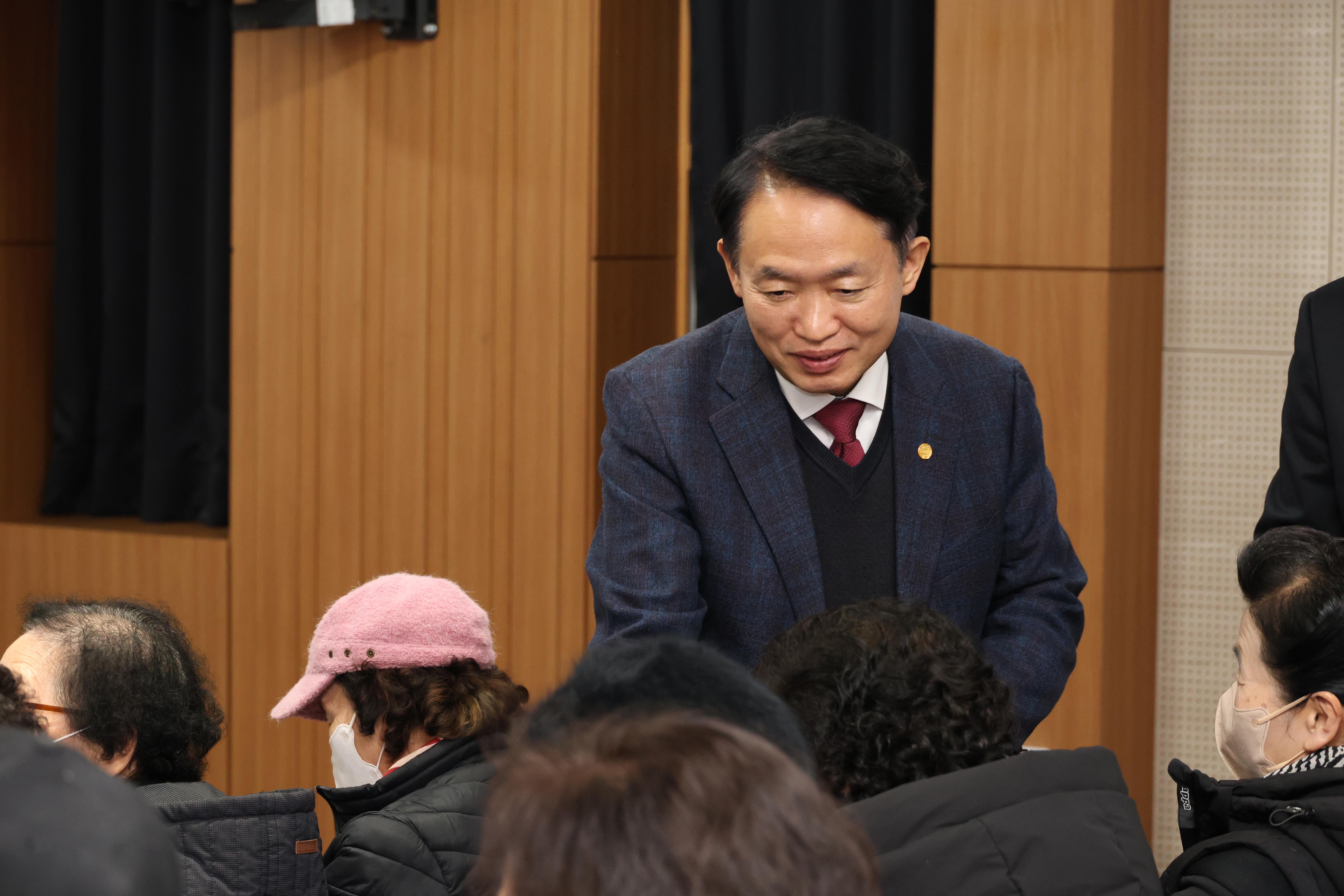 20251127_노인일자리_참여자_평가회-8.jpg 이미지