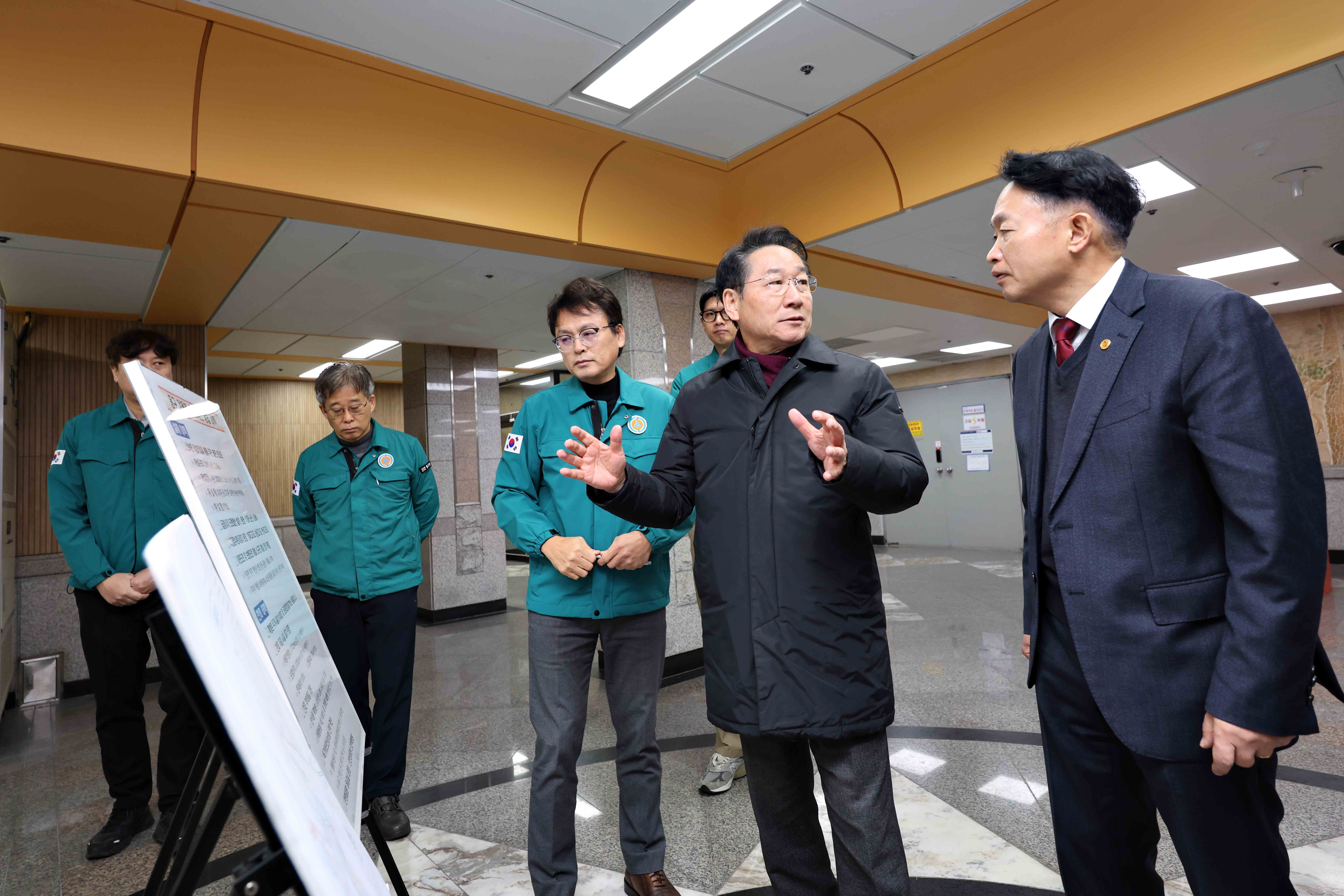 20251208_겨울철_한파_관련_현장방문_쪽방촌_아뜨렛길_지하광장4.jpg 이미지