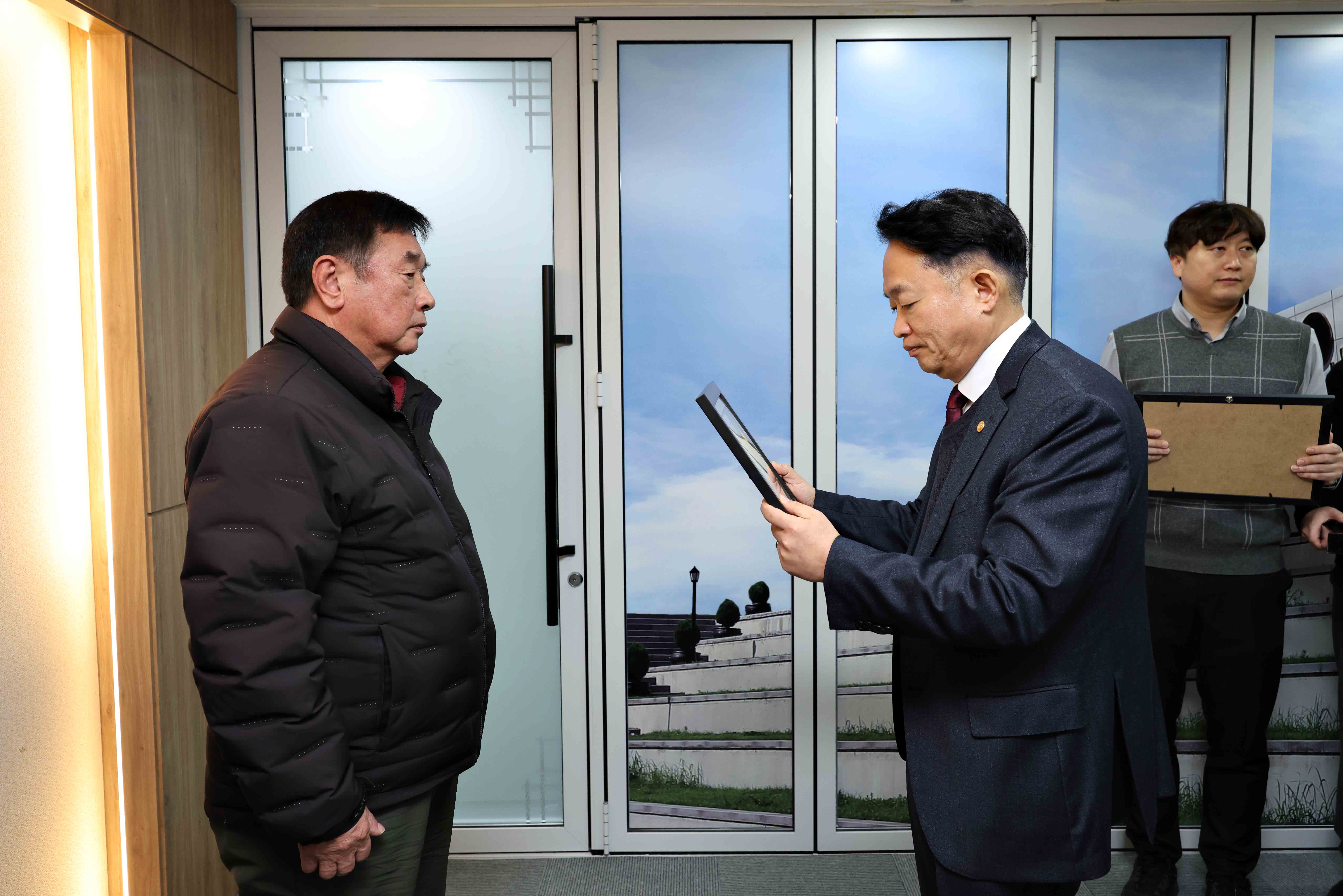 20251209_동구_지역자율방재단_표창_수여식2.jpg 이미지