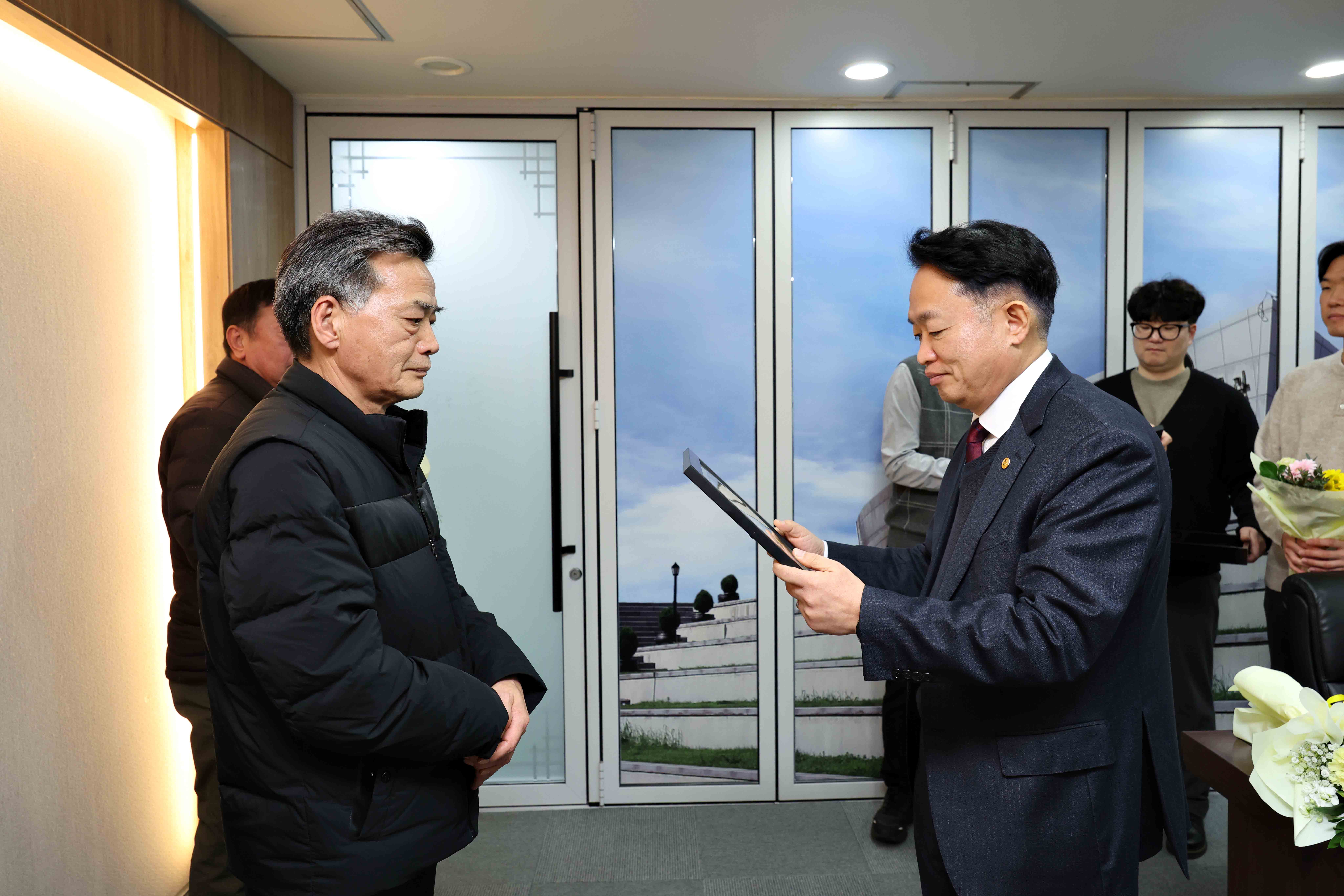 20251209_동구_지역자율방재단_표창_수여식3.jpg 이미지